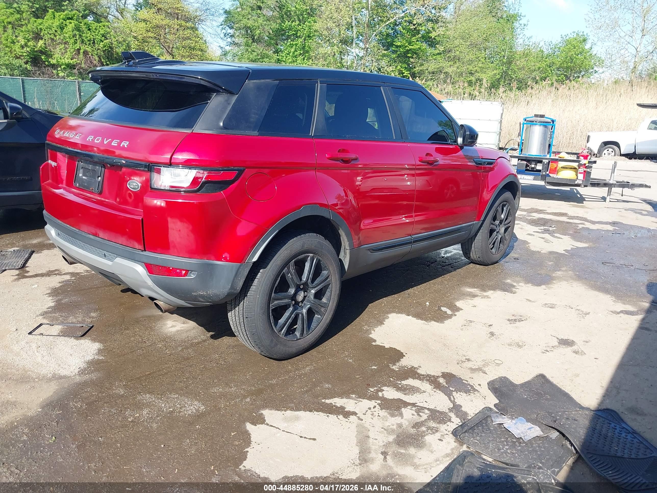 LAND ROVER image 4