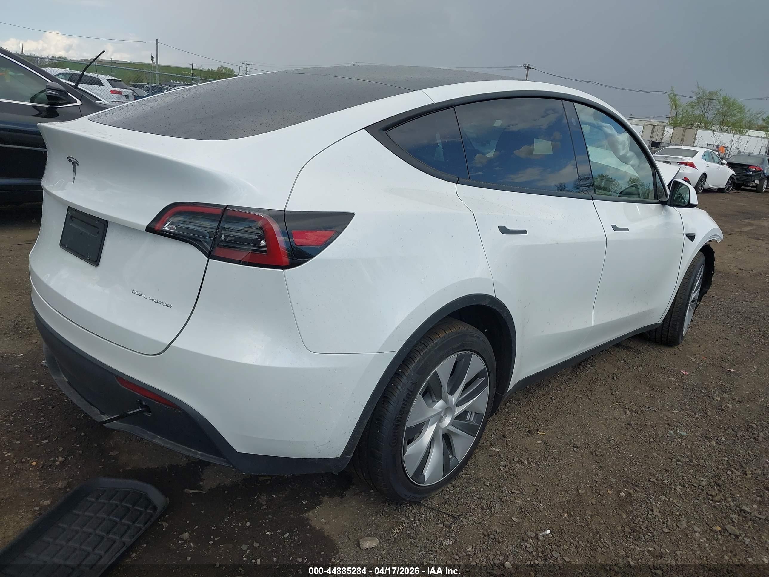 TESLA MODEL image 4