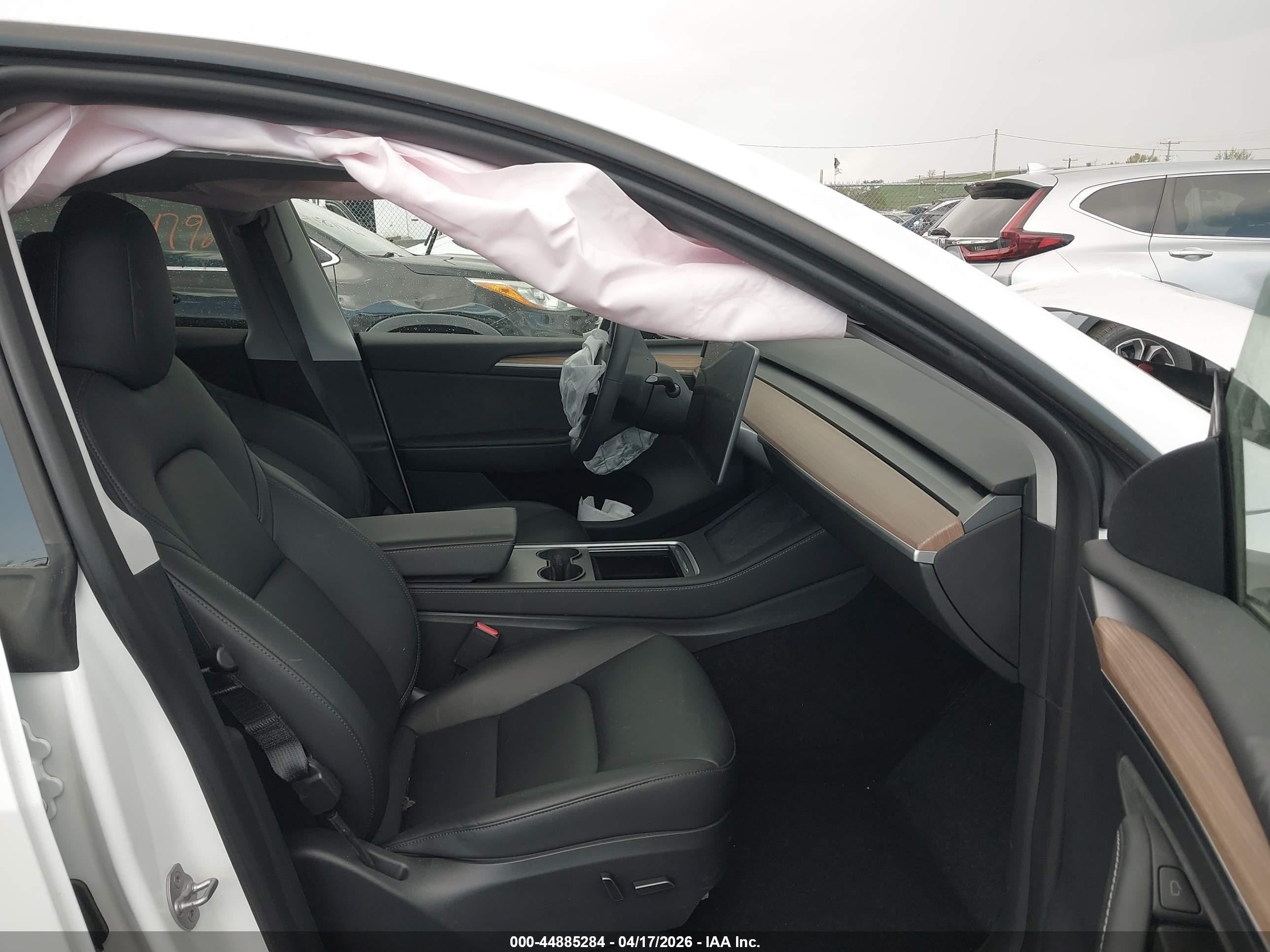TESLA MODEL image 5
