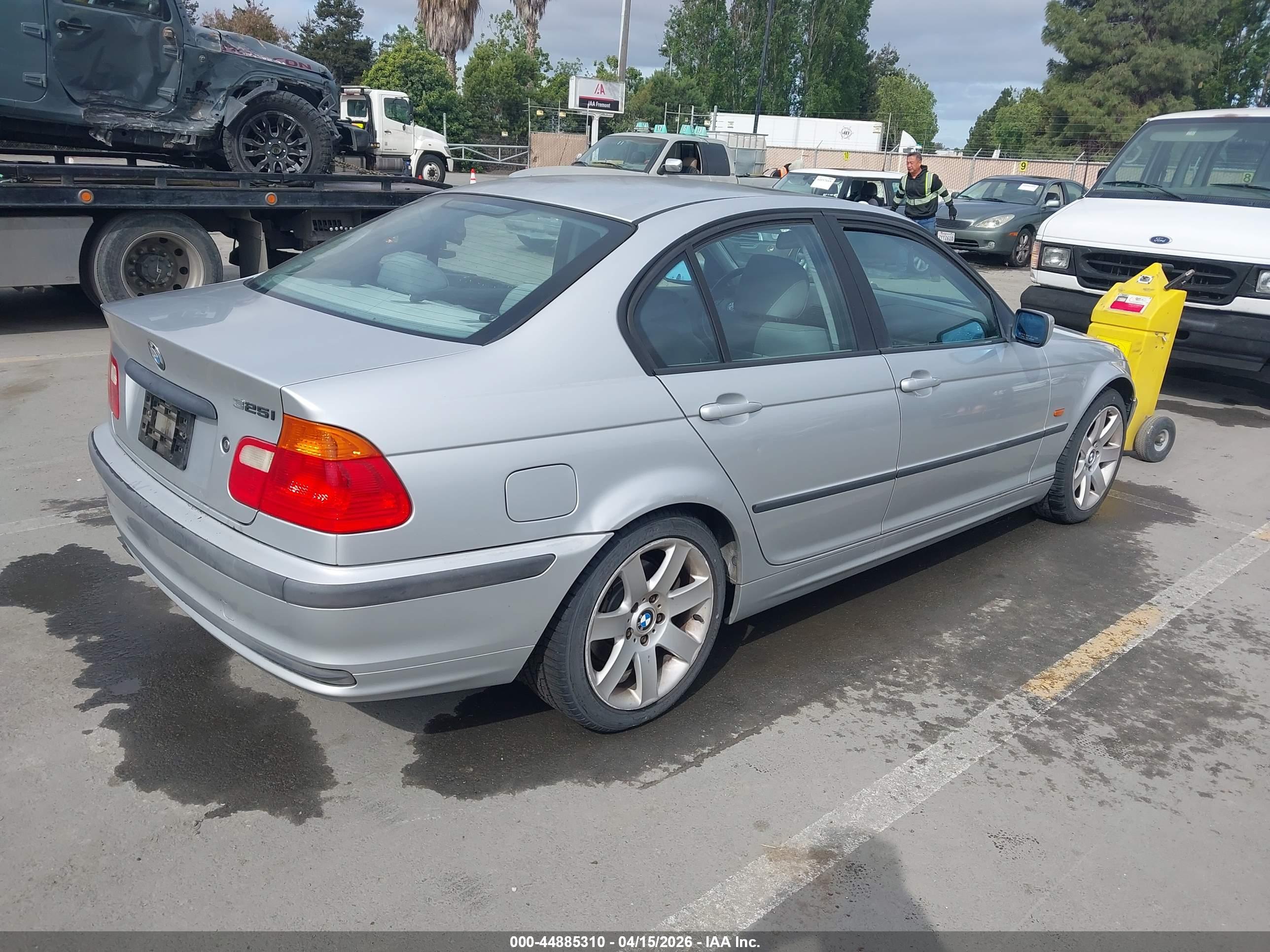 BMW 325I image 4