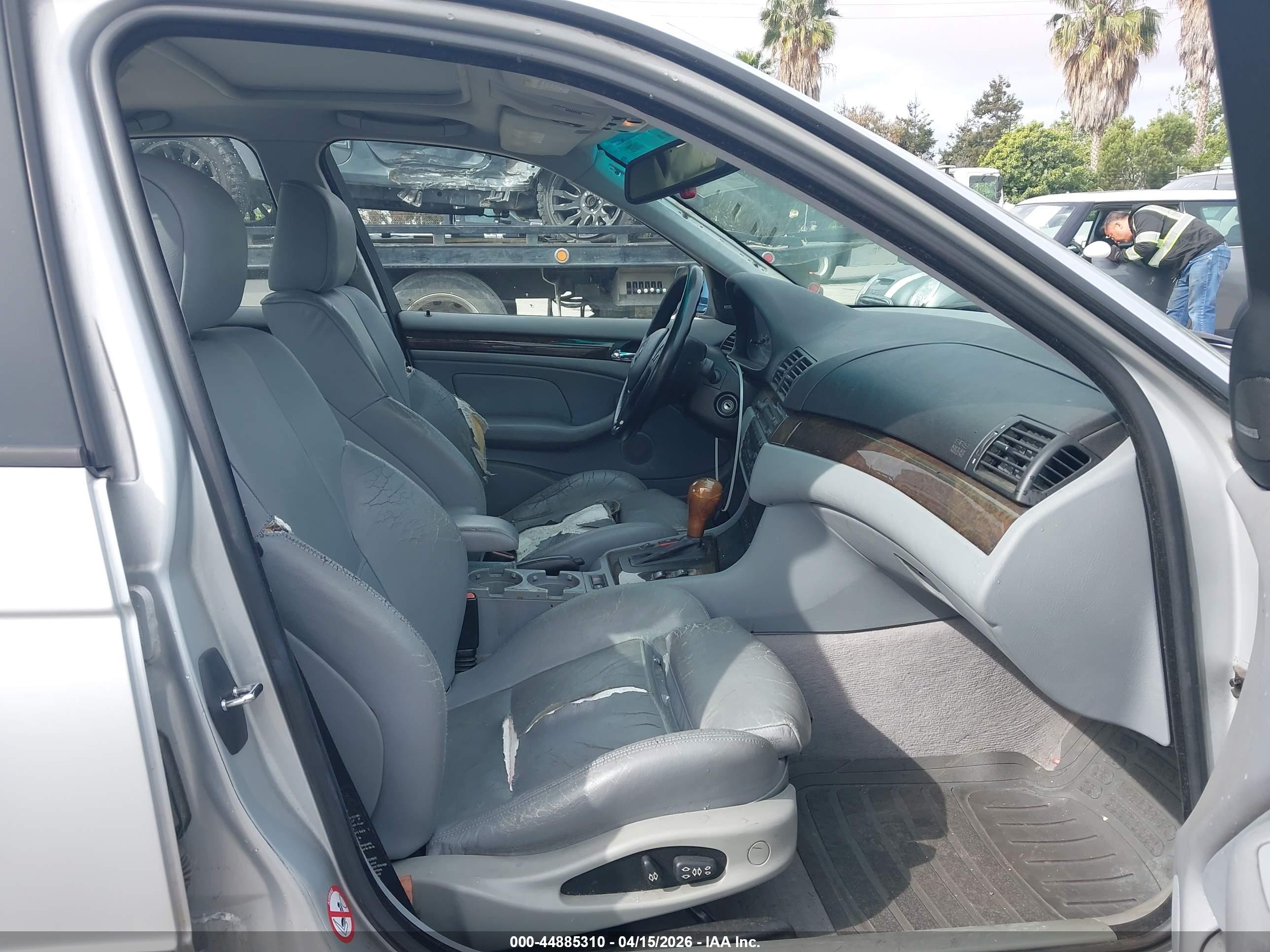 BMW 325I image 5