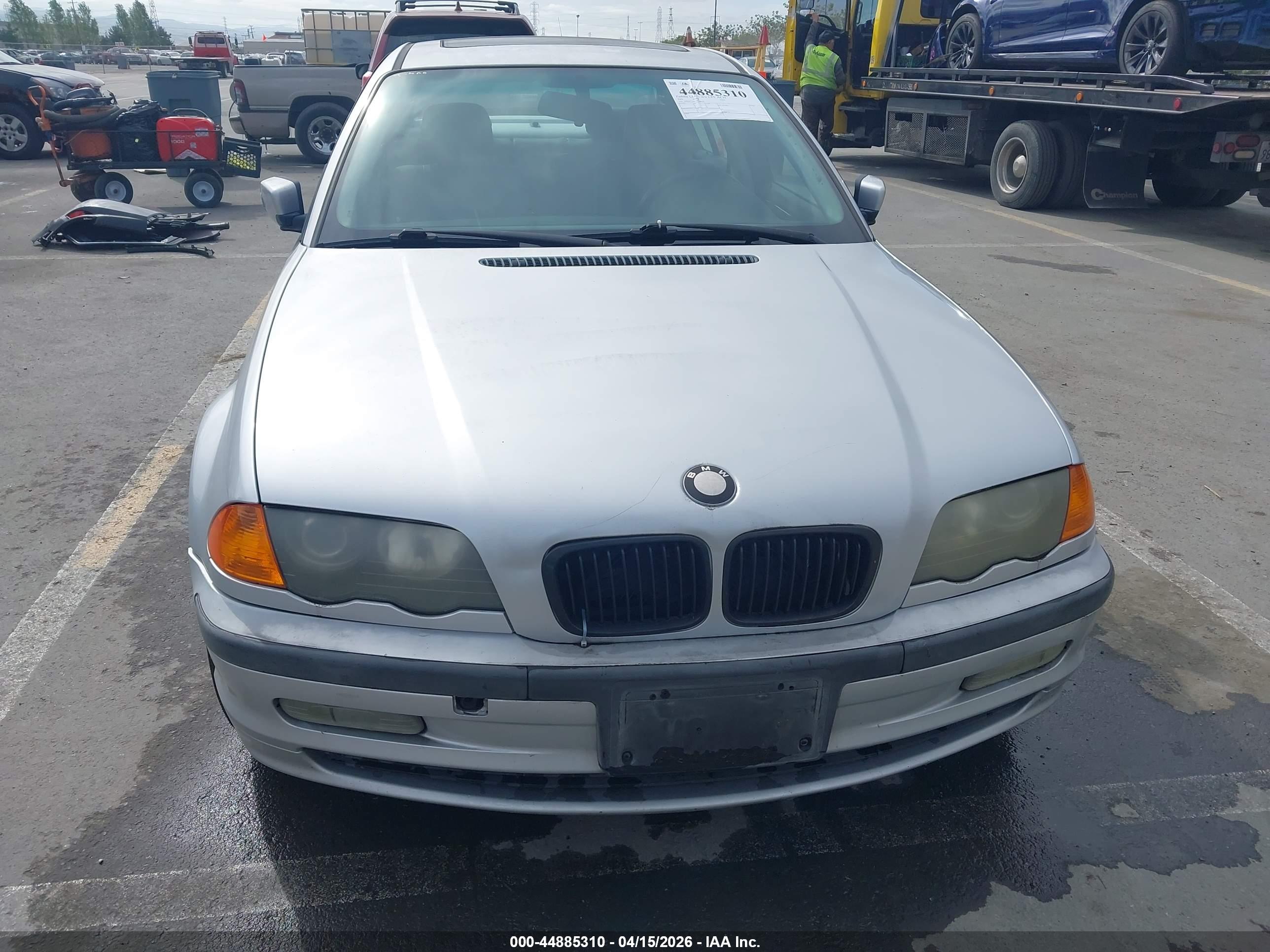 BMW 325I image 6