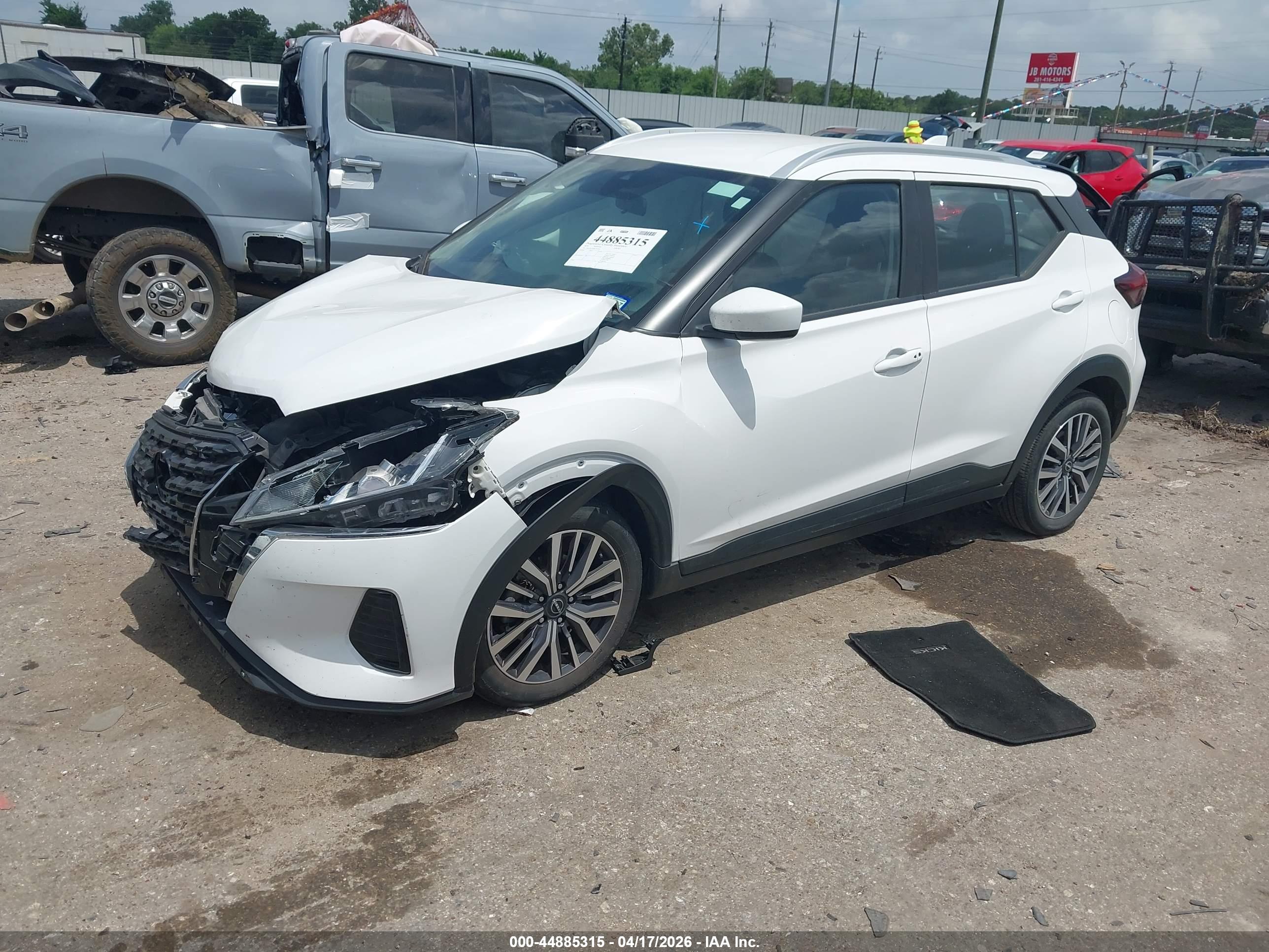 NISSAN KICKS image 2