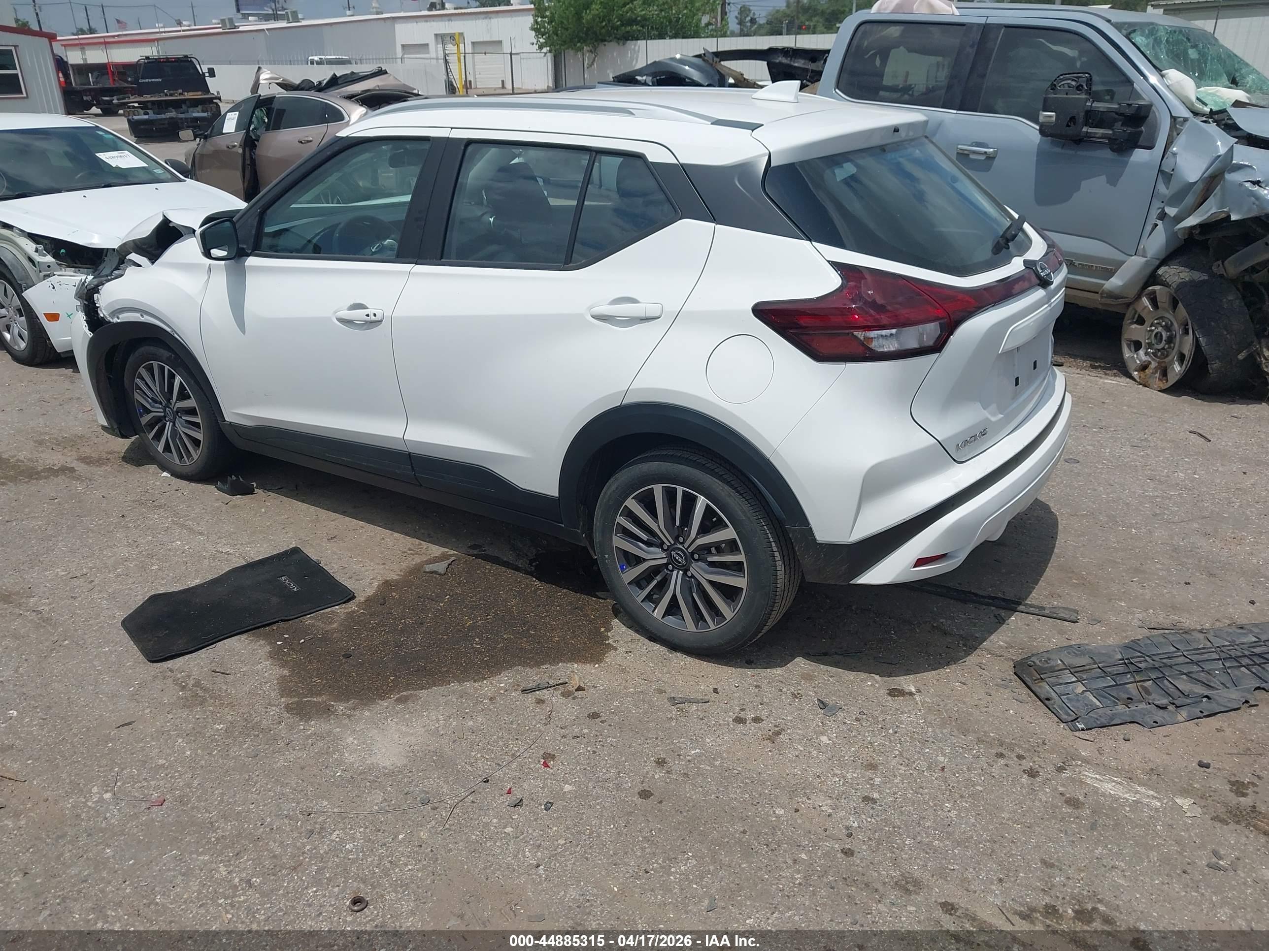 NISSAN KICKS image 3