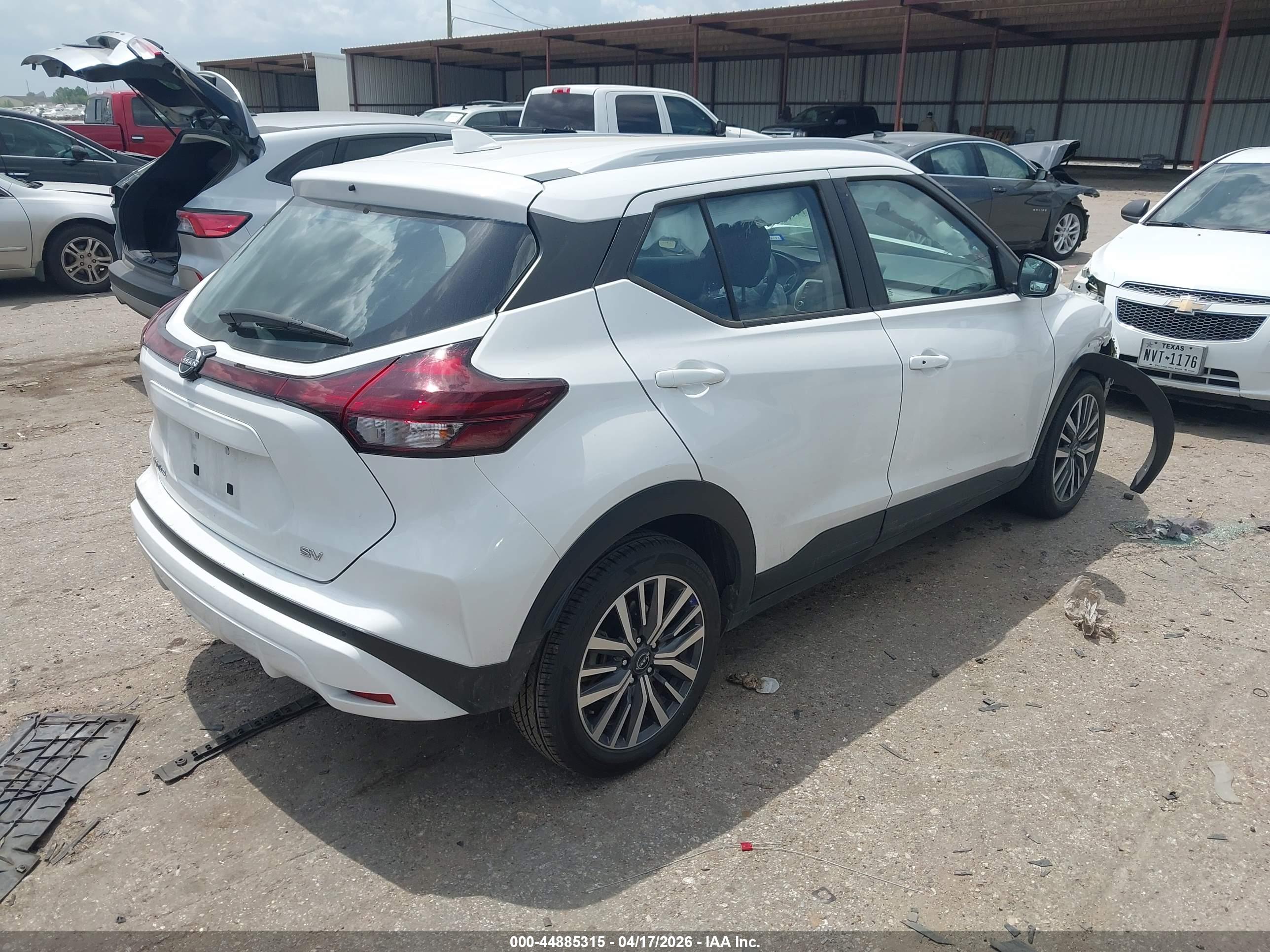 NISSAN KICKS image 4