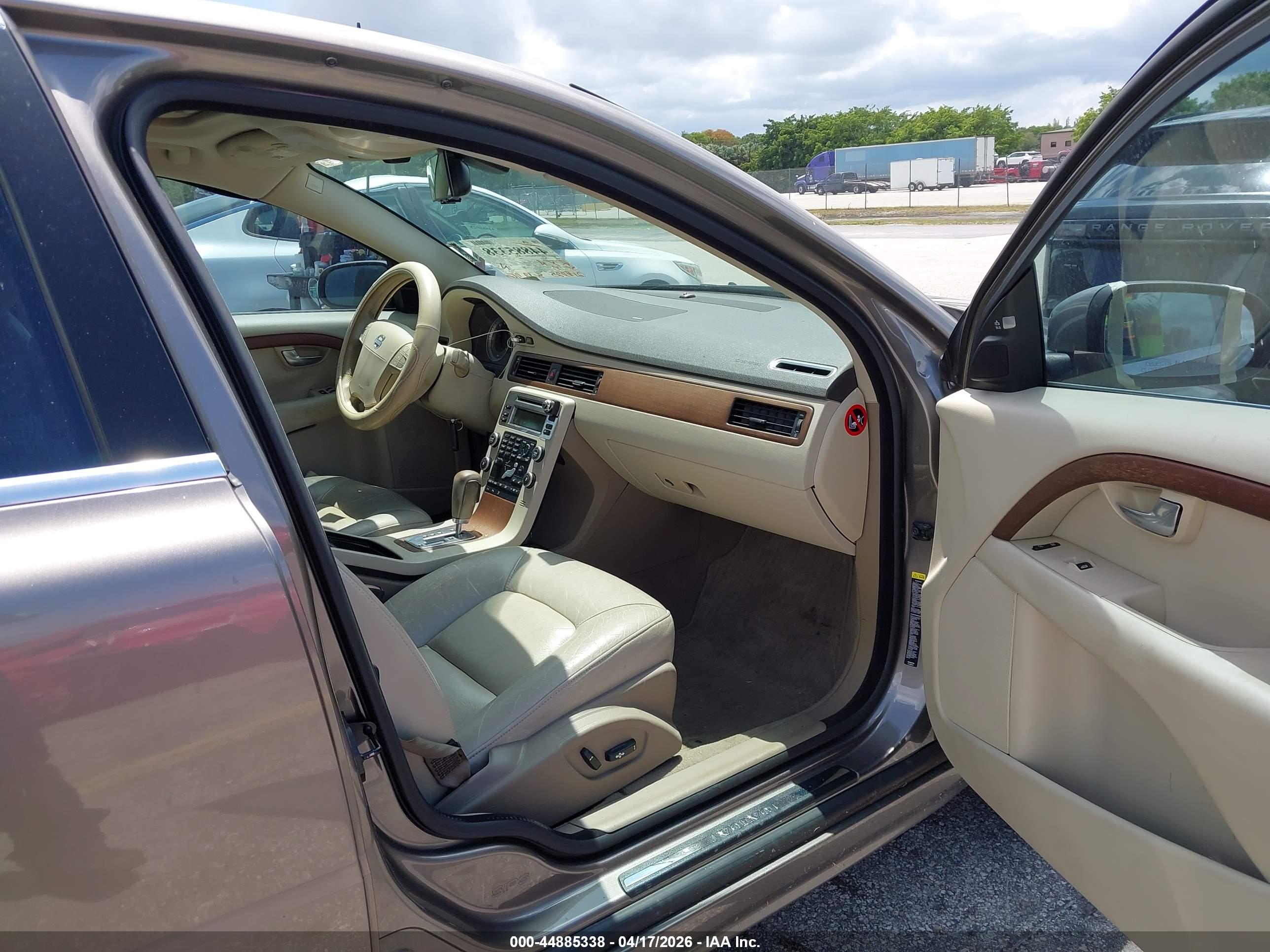 VOLVO S80 image 5