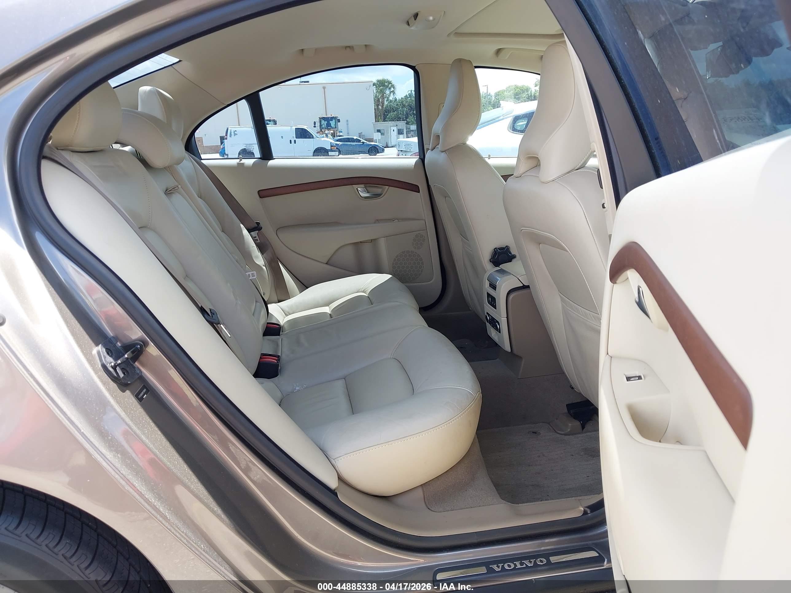 VOLVO S80 image 8