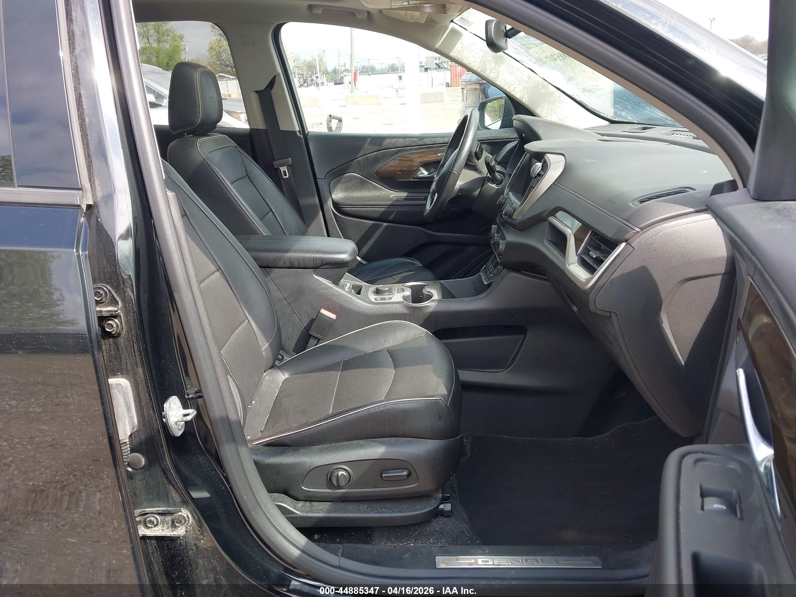 GMC TERRAIN image 5