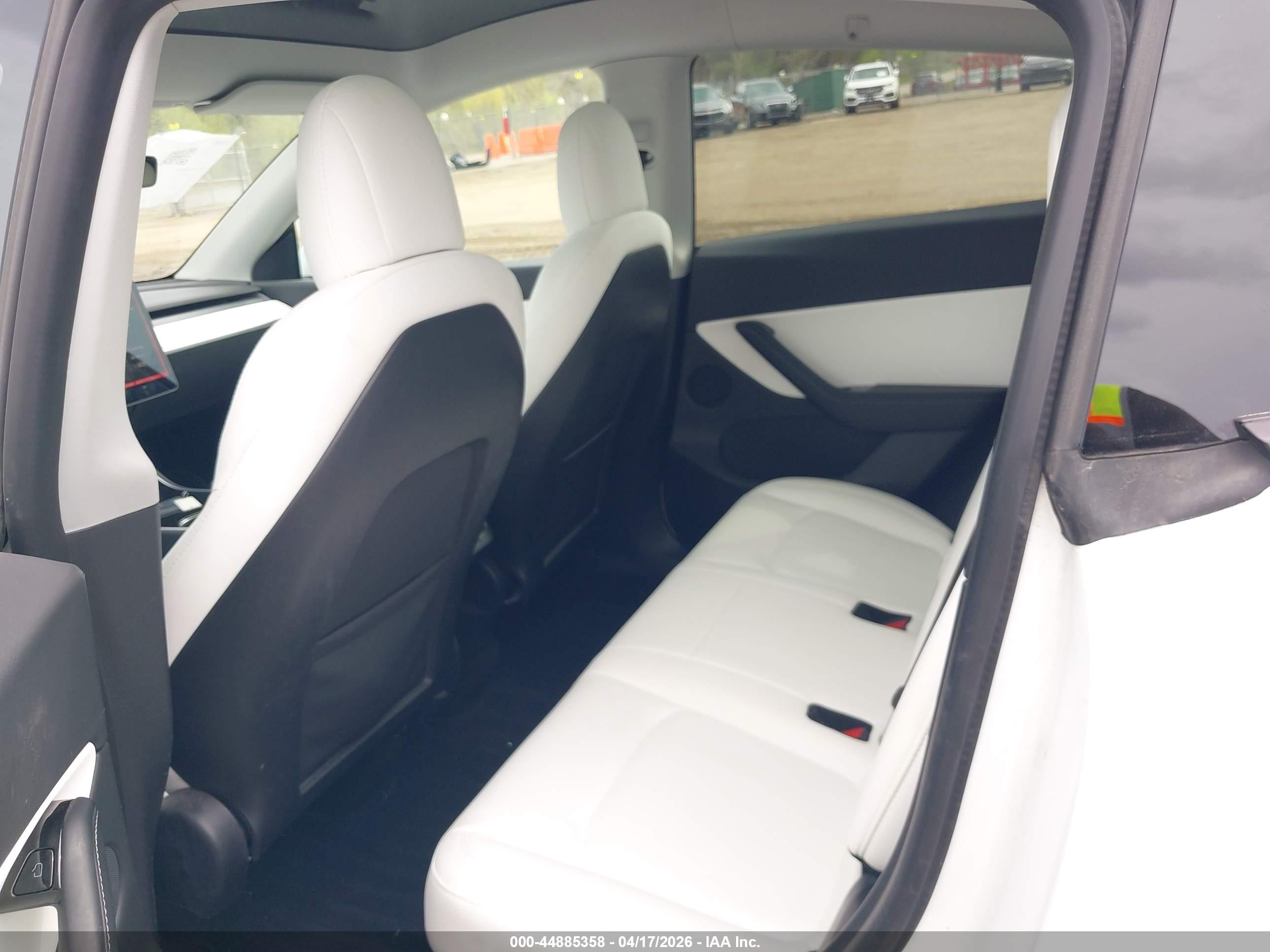 TESLA MODEL image 8