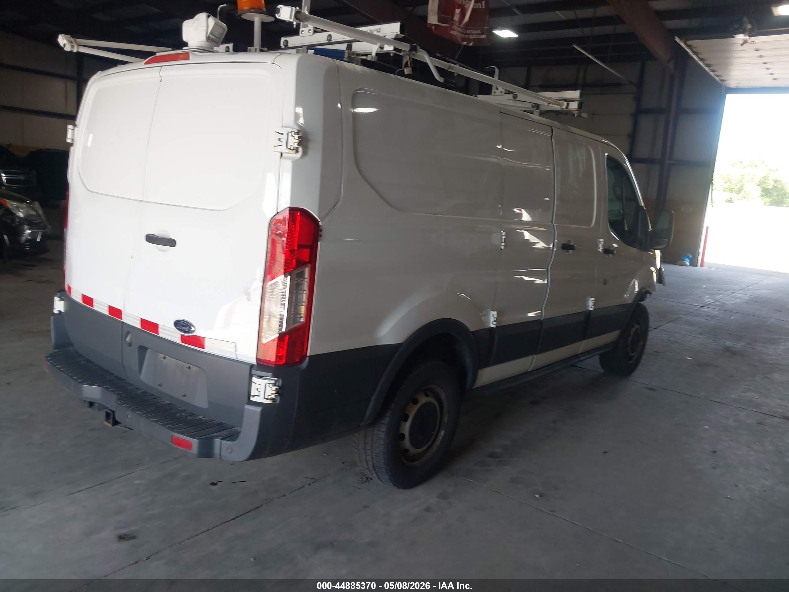 FORD TRANSIT-250 image 4