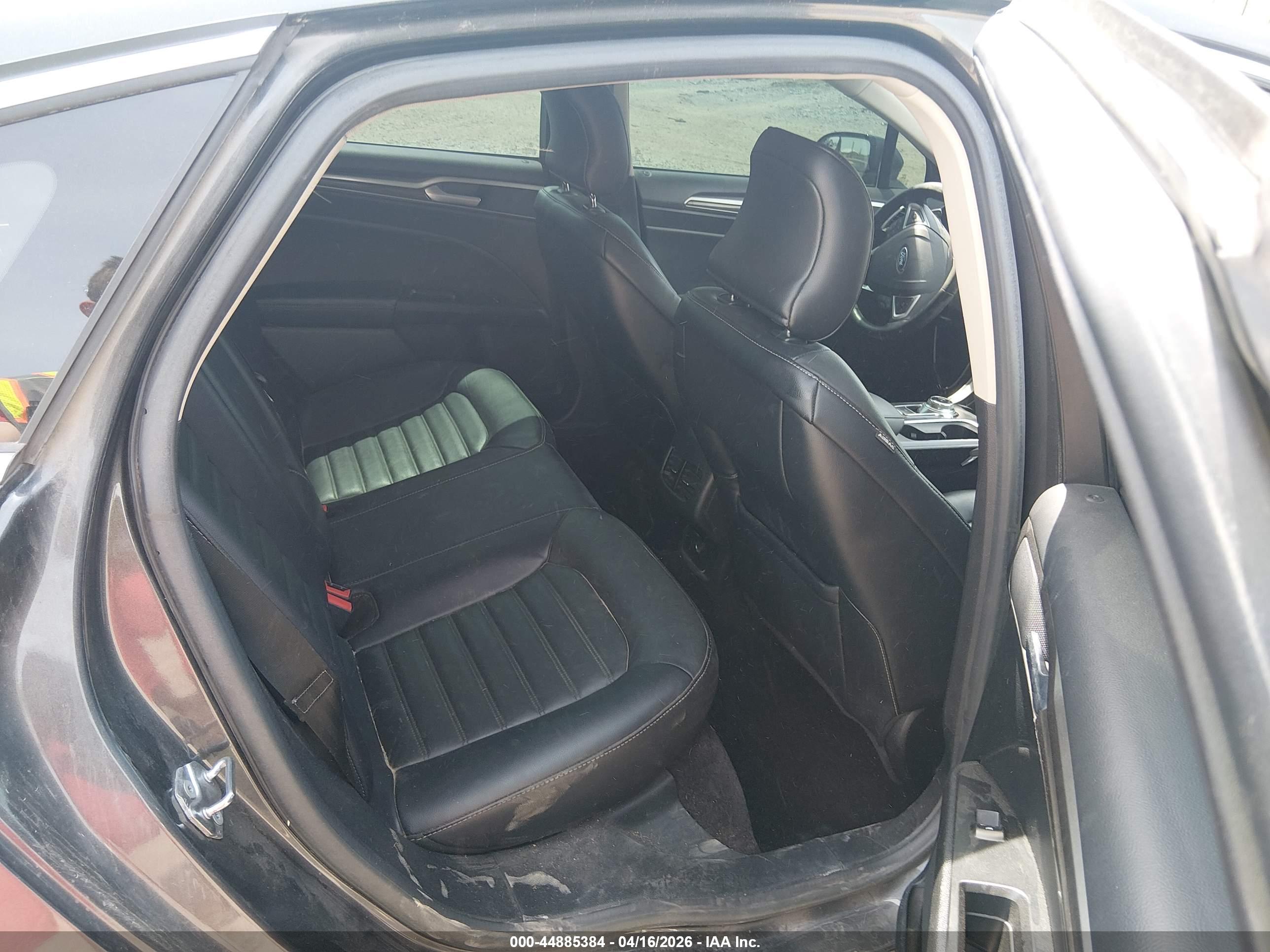 FORD FUSION image 8