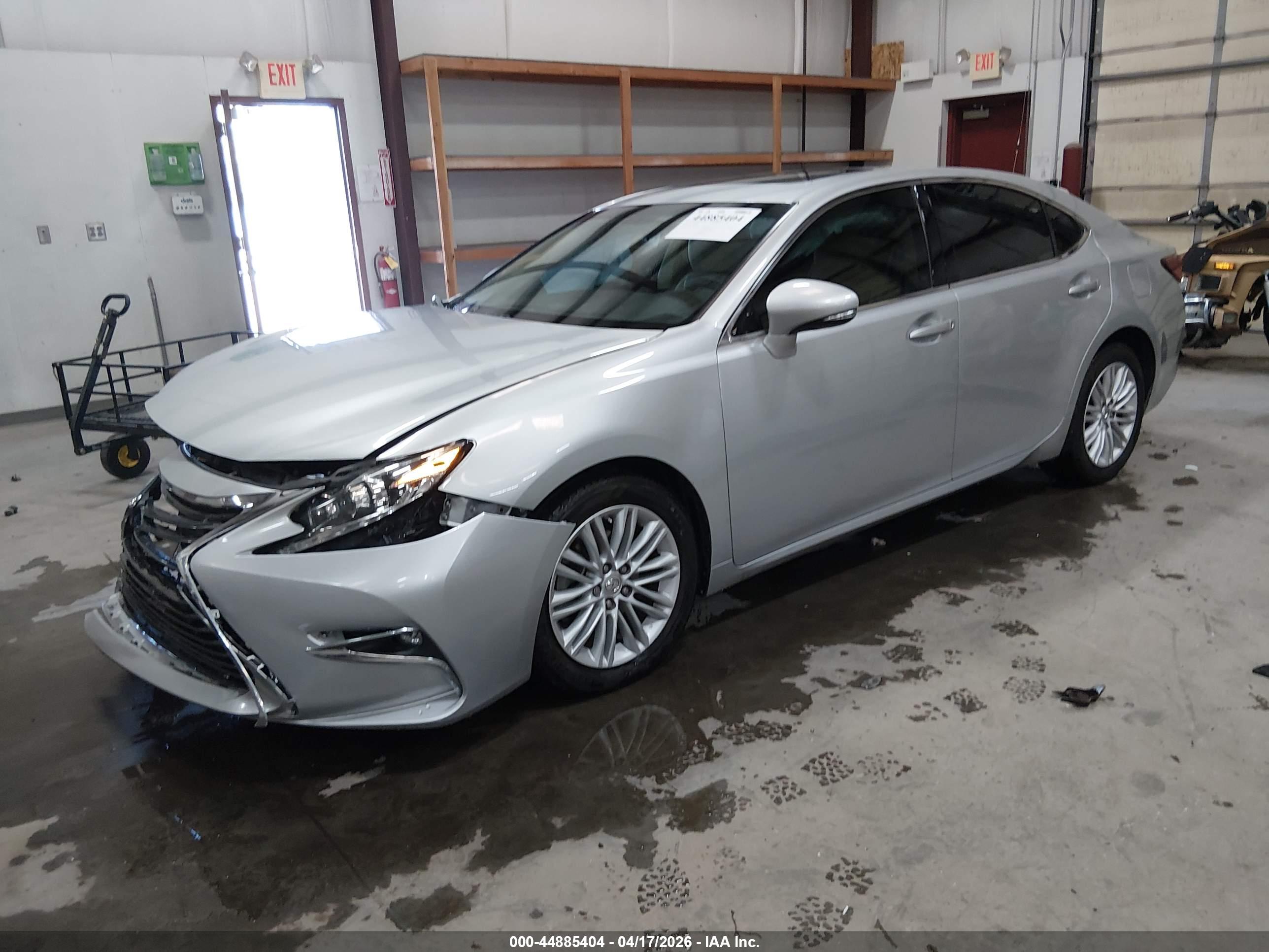 LEXUS ES image 2