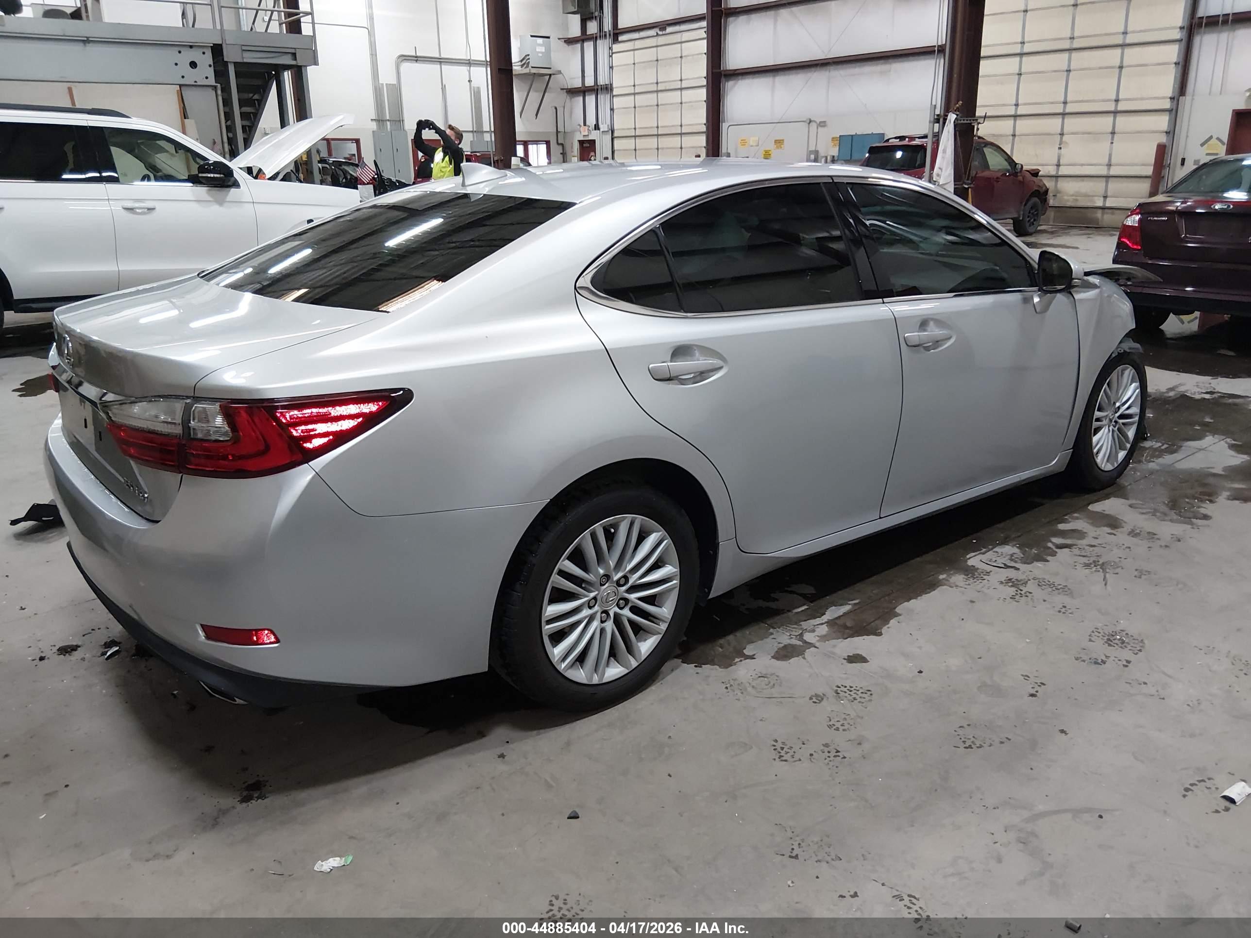 LEXUS ES image 4
