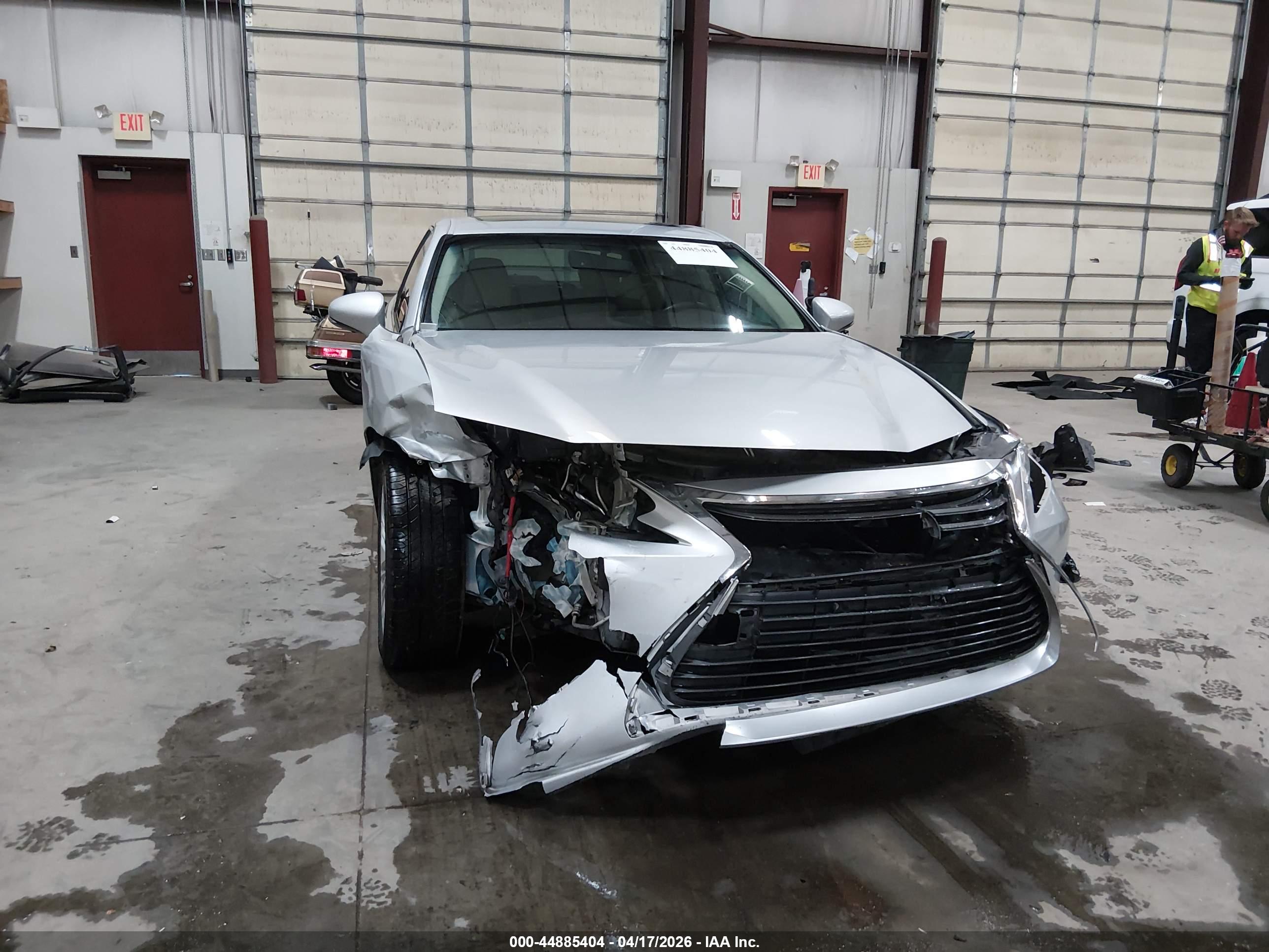 LEXUS ES image 6