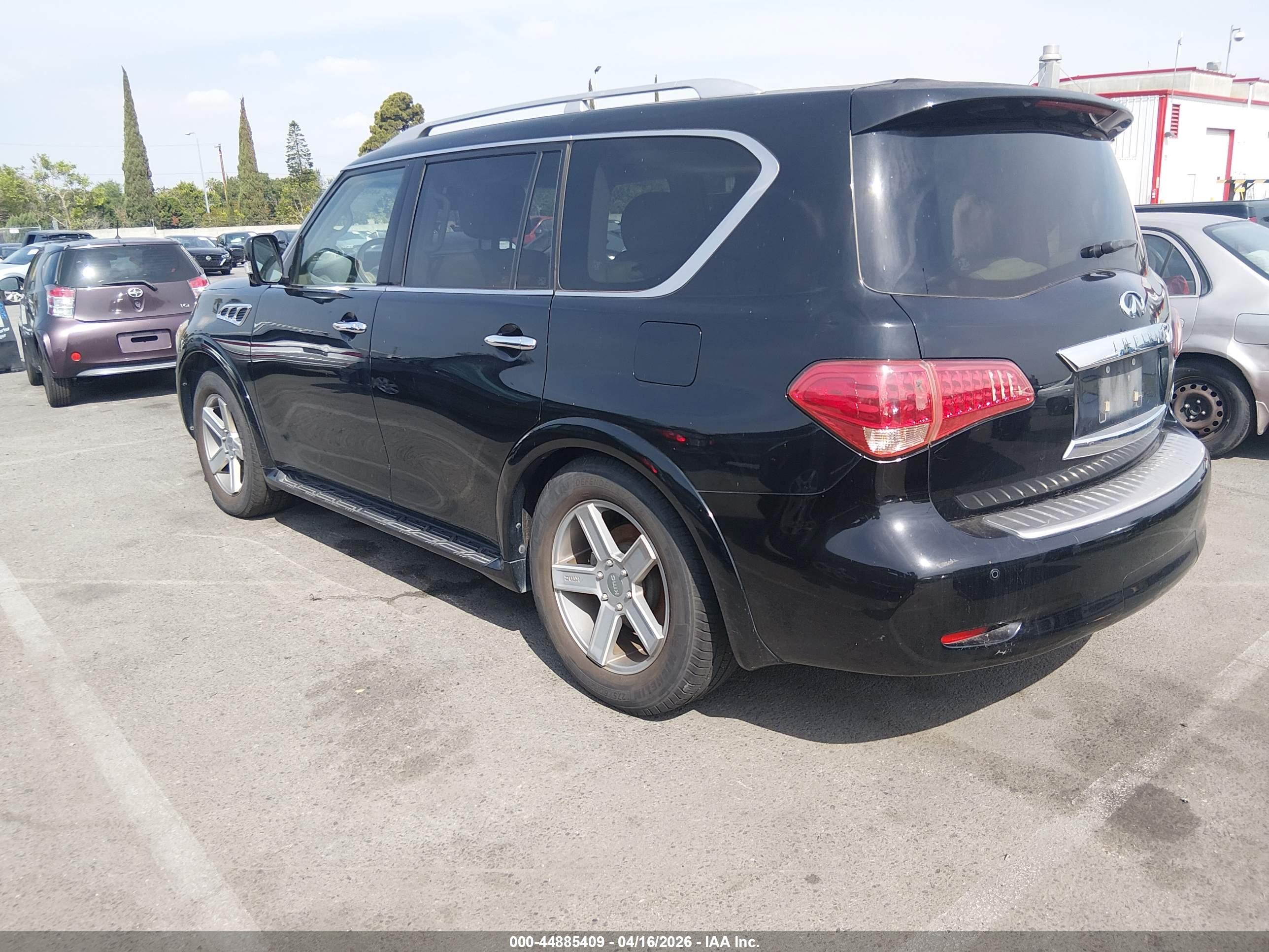 INFINITI QX56 image 3