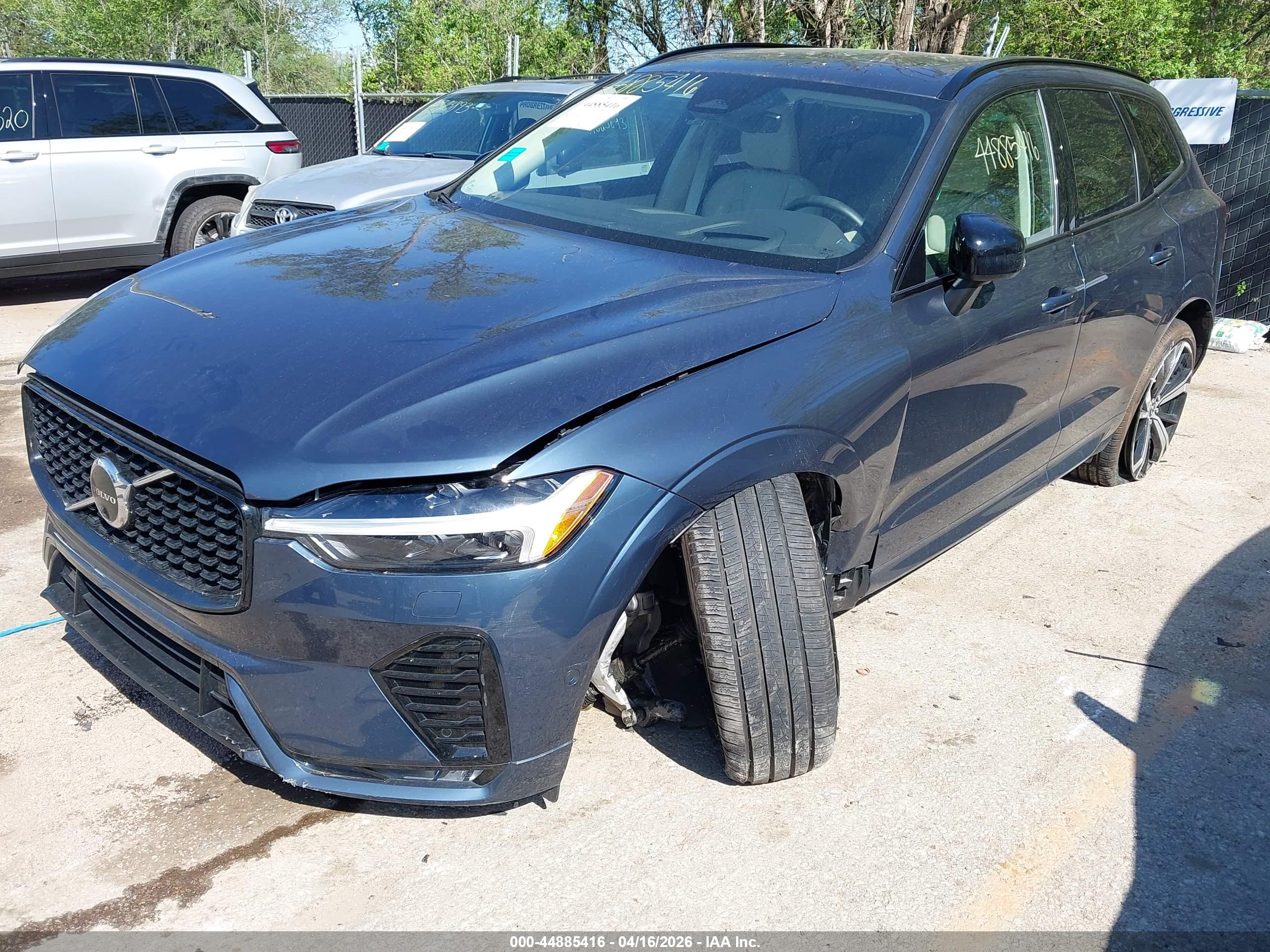 VOLVO XC60 image 2
