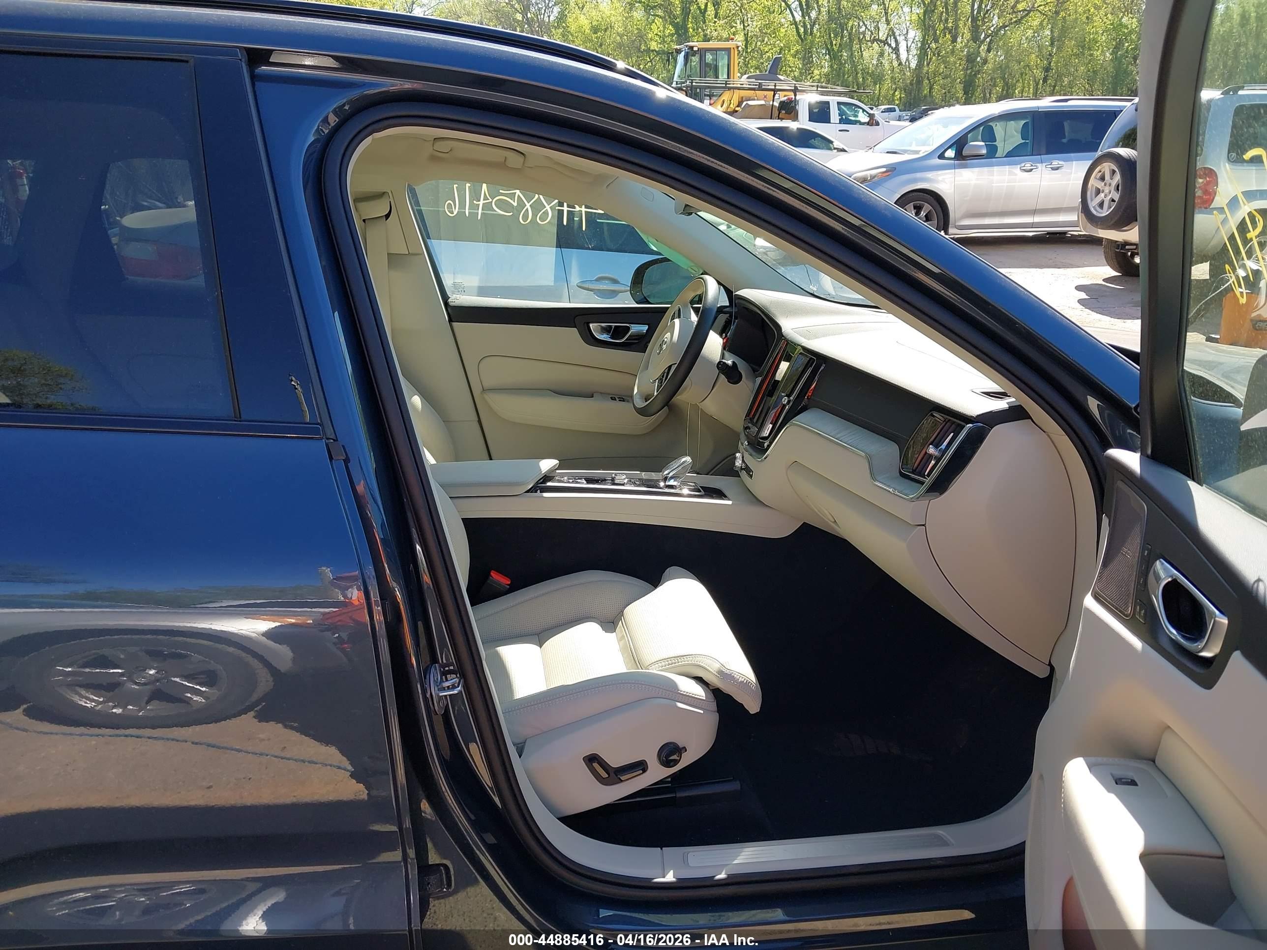 VOLVO XC60 image 5