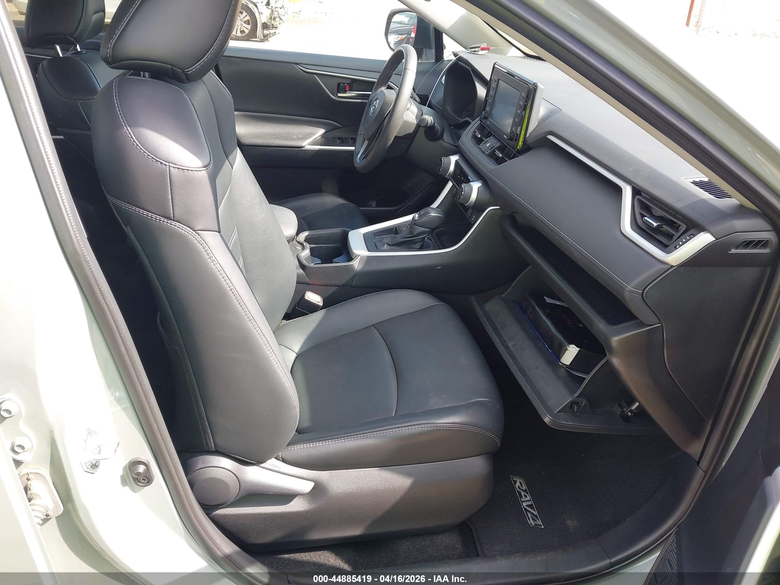 TOYOTA RAV4 image 5