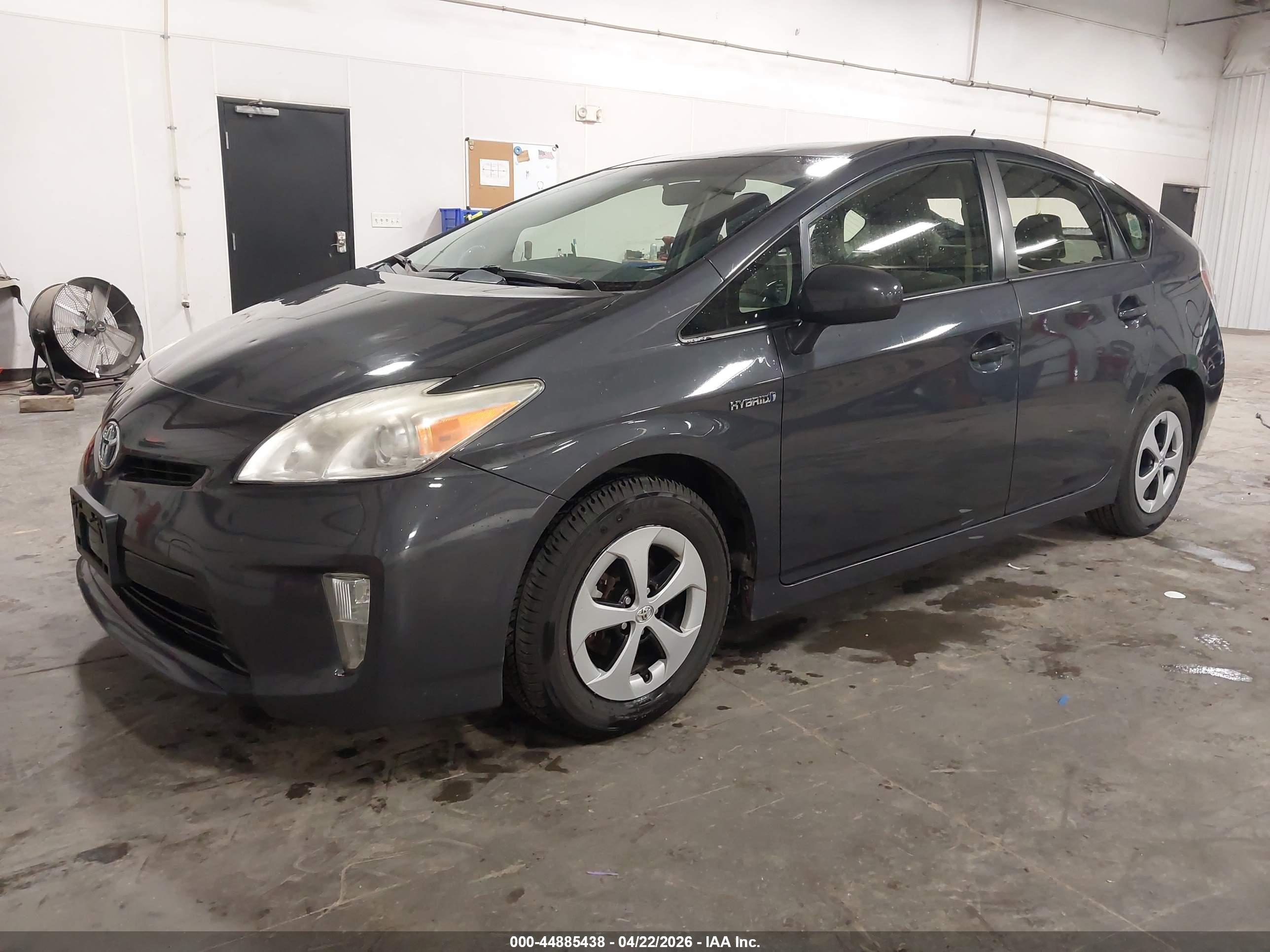 TOYOTA PRIUS image 2