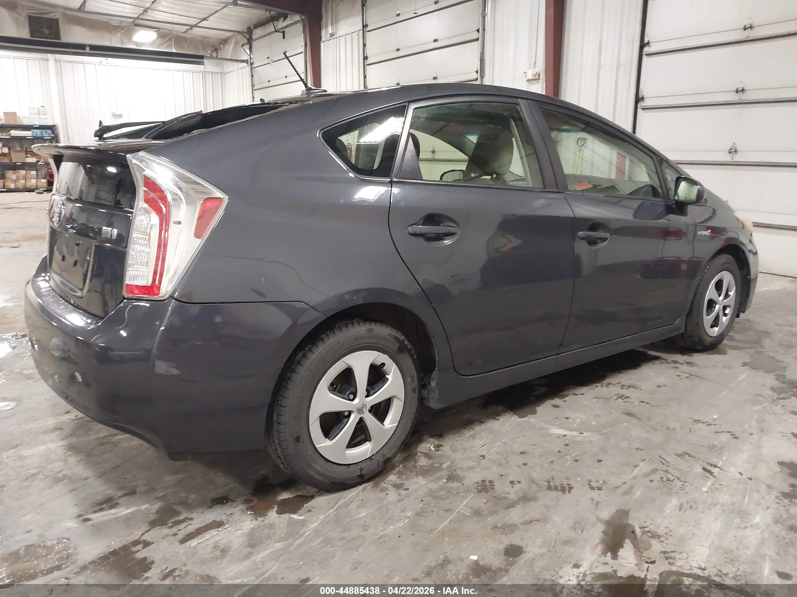 TOYOTA PRIUS image 4