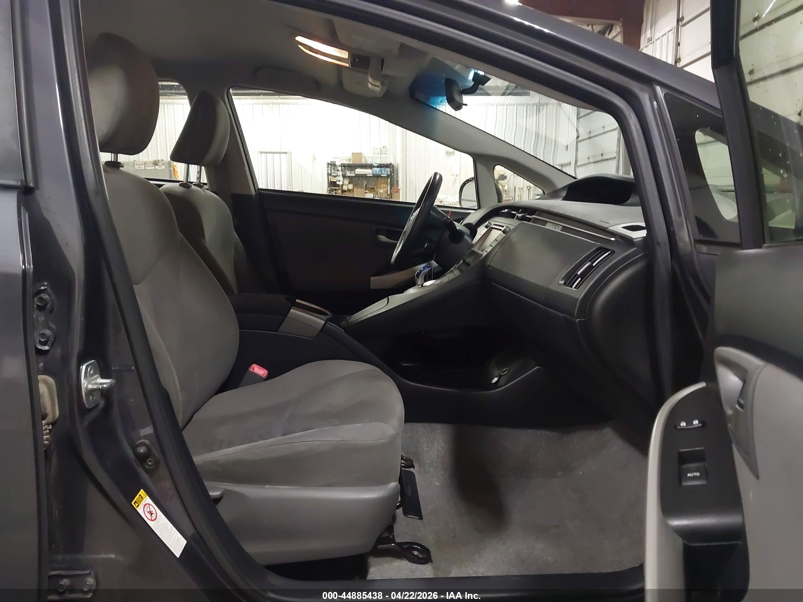TOYOTA PRIUS image 5