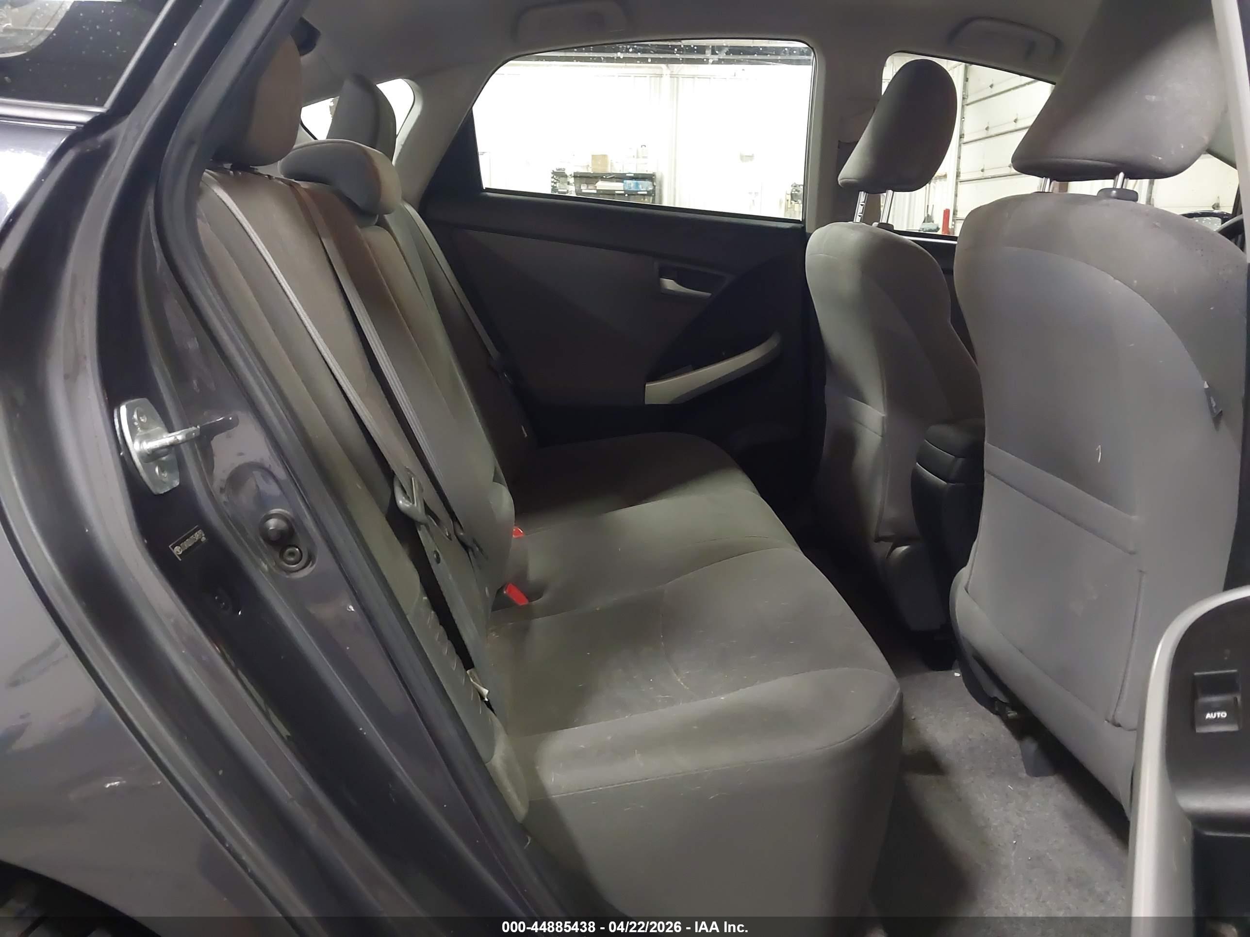 TOYOTA PRIUS image 8