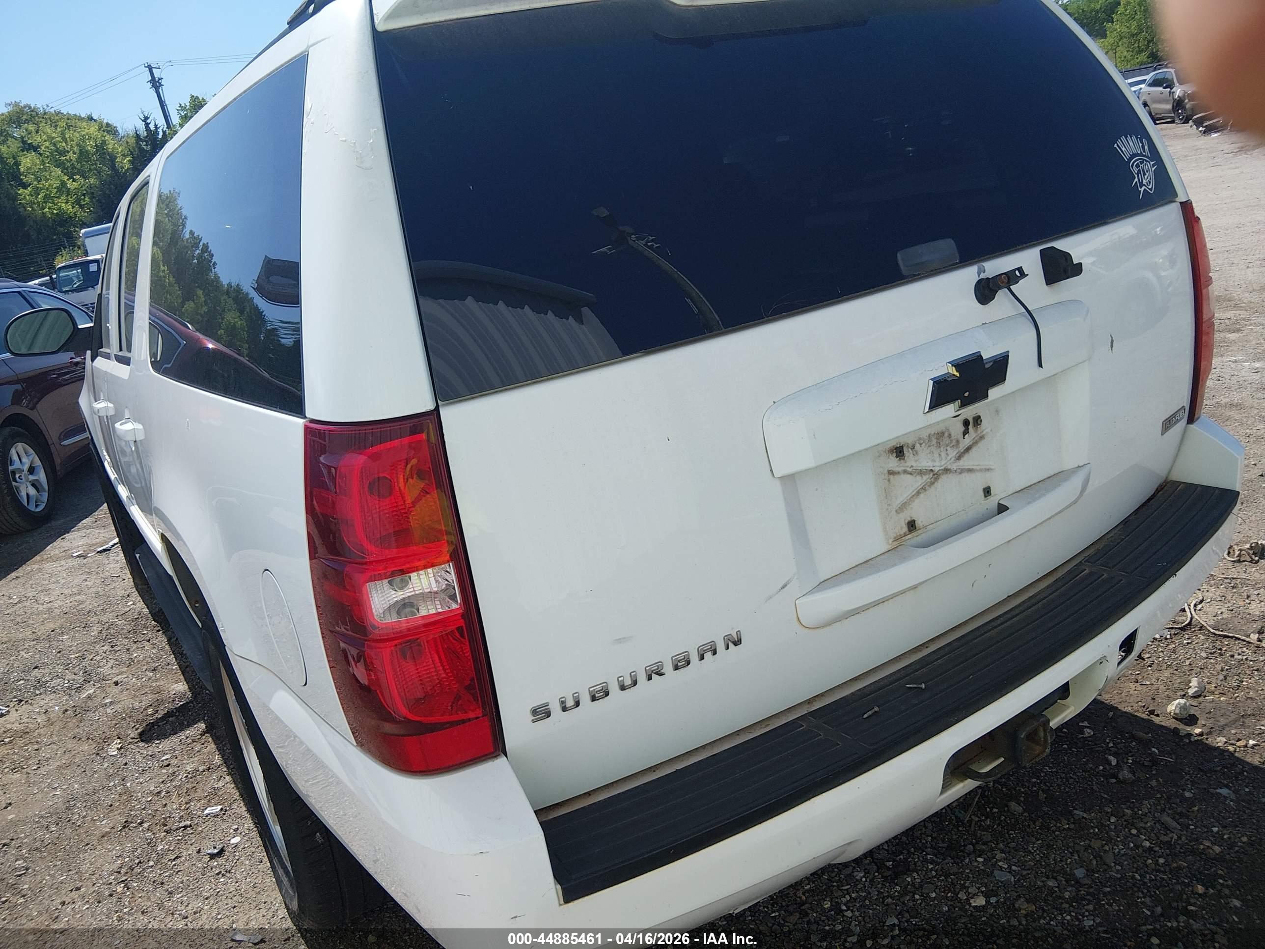 CHEVROLET SUBURBAN image 3