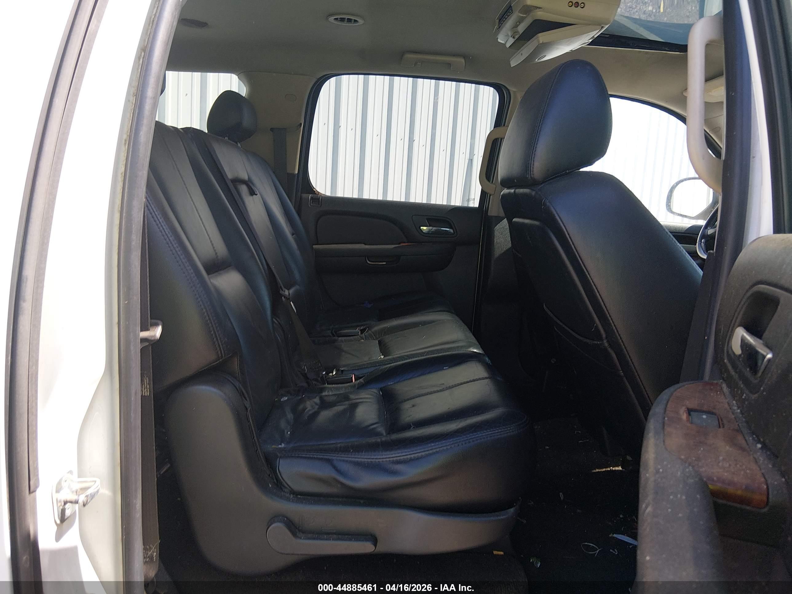 CHEVROLET SUBURBAN image 8