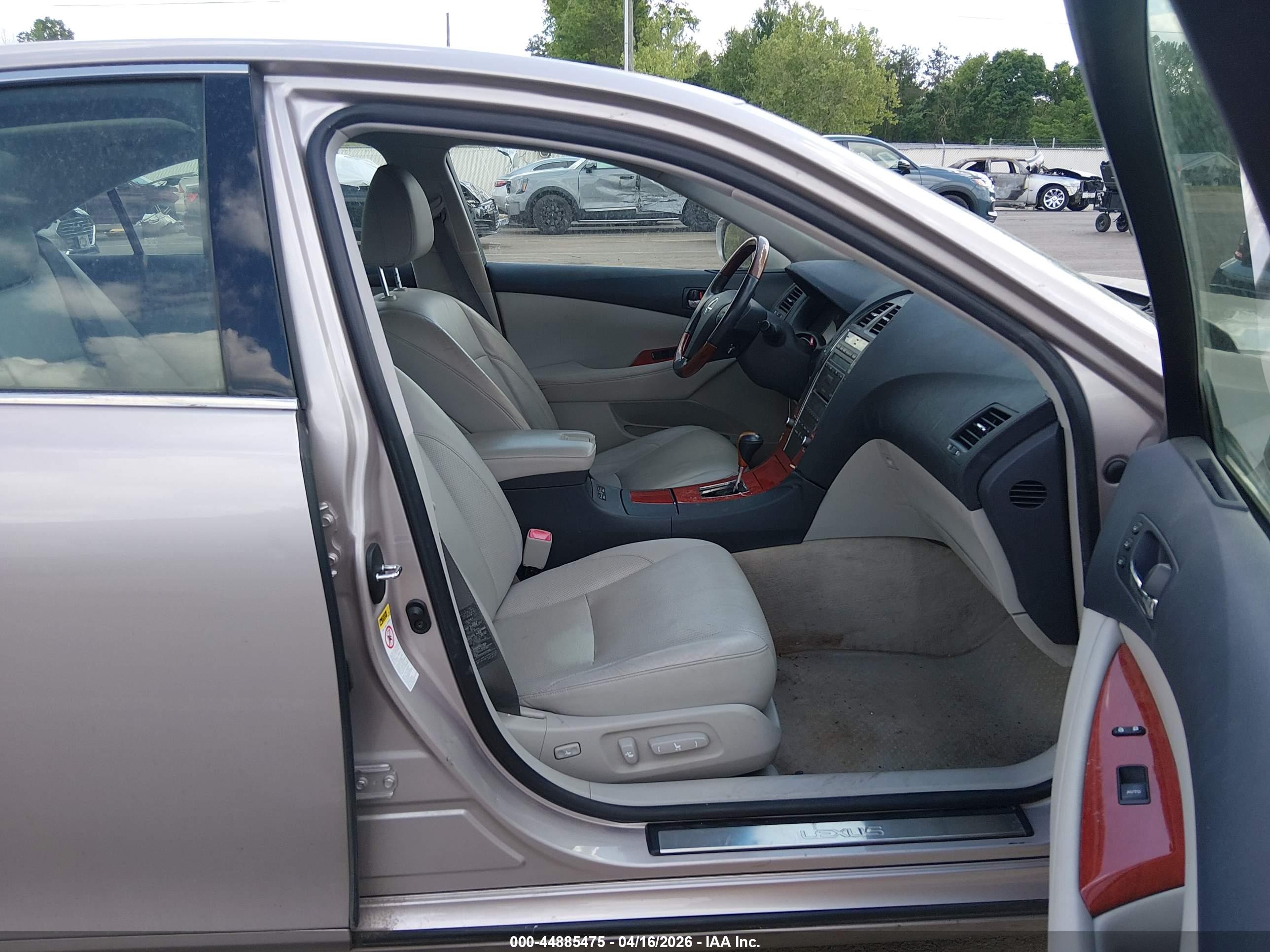 LEXUS ES image 5