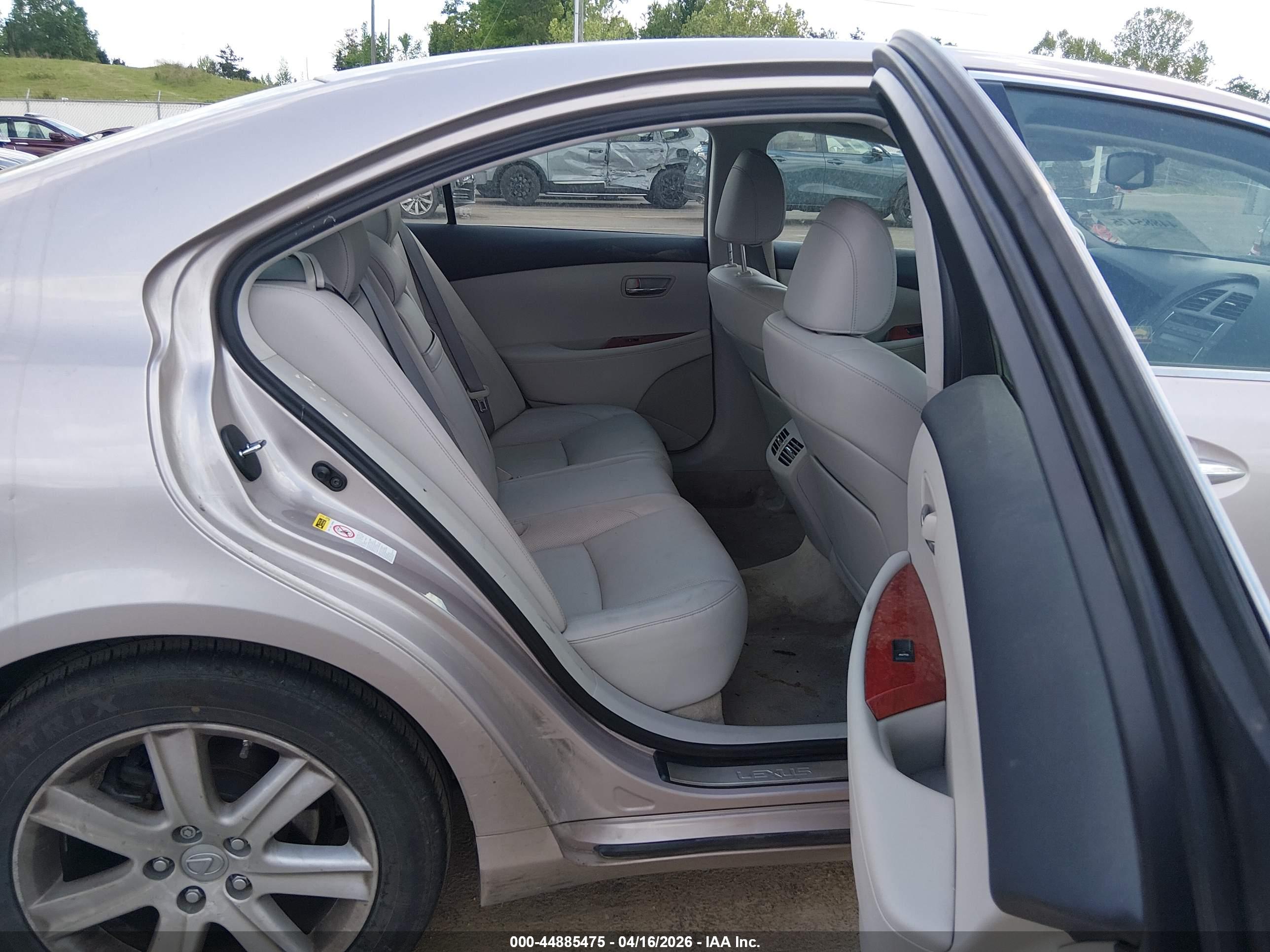 LEXUS ES image 8