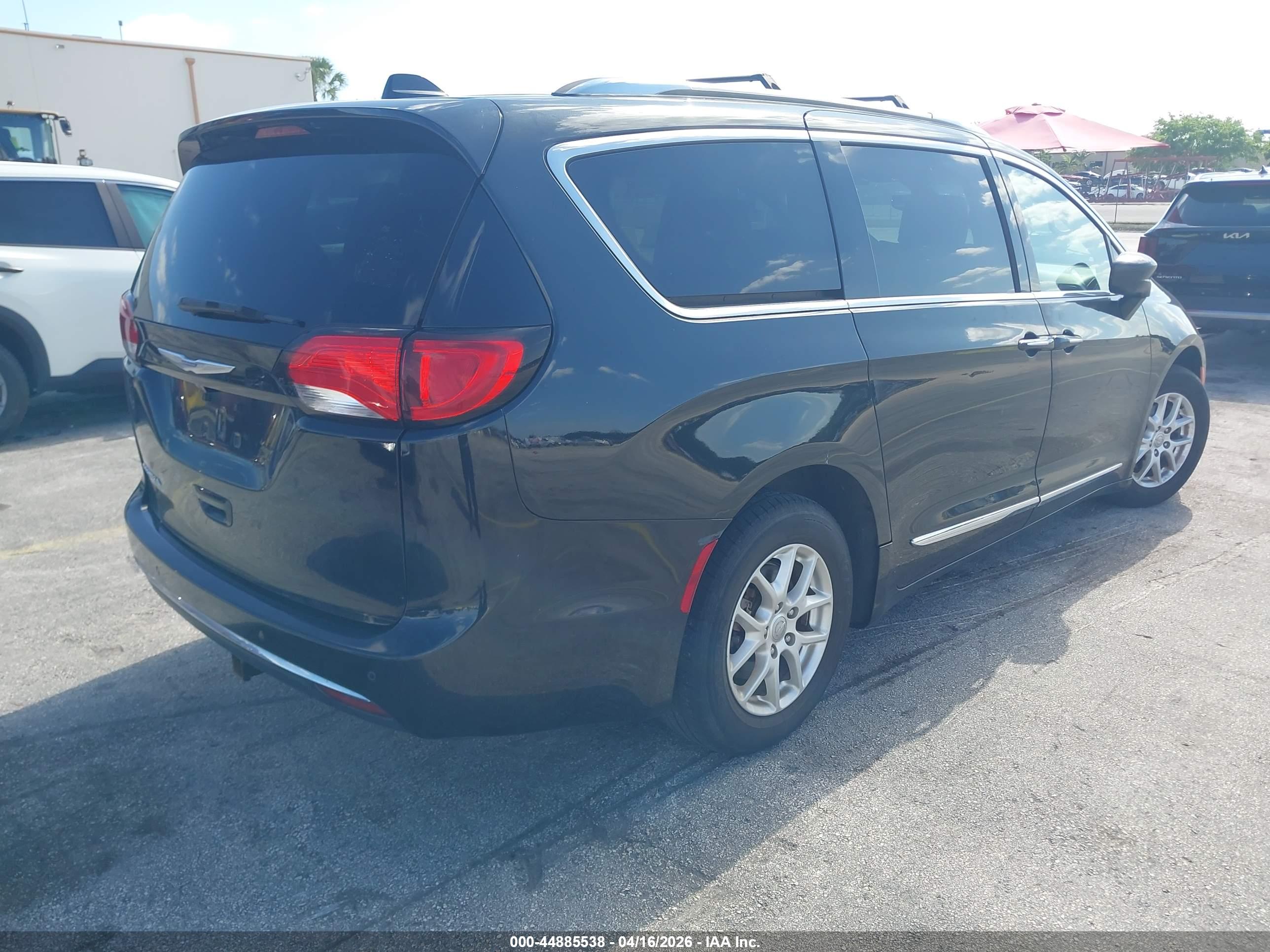 CHRYSLER PACIFICA image 4
