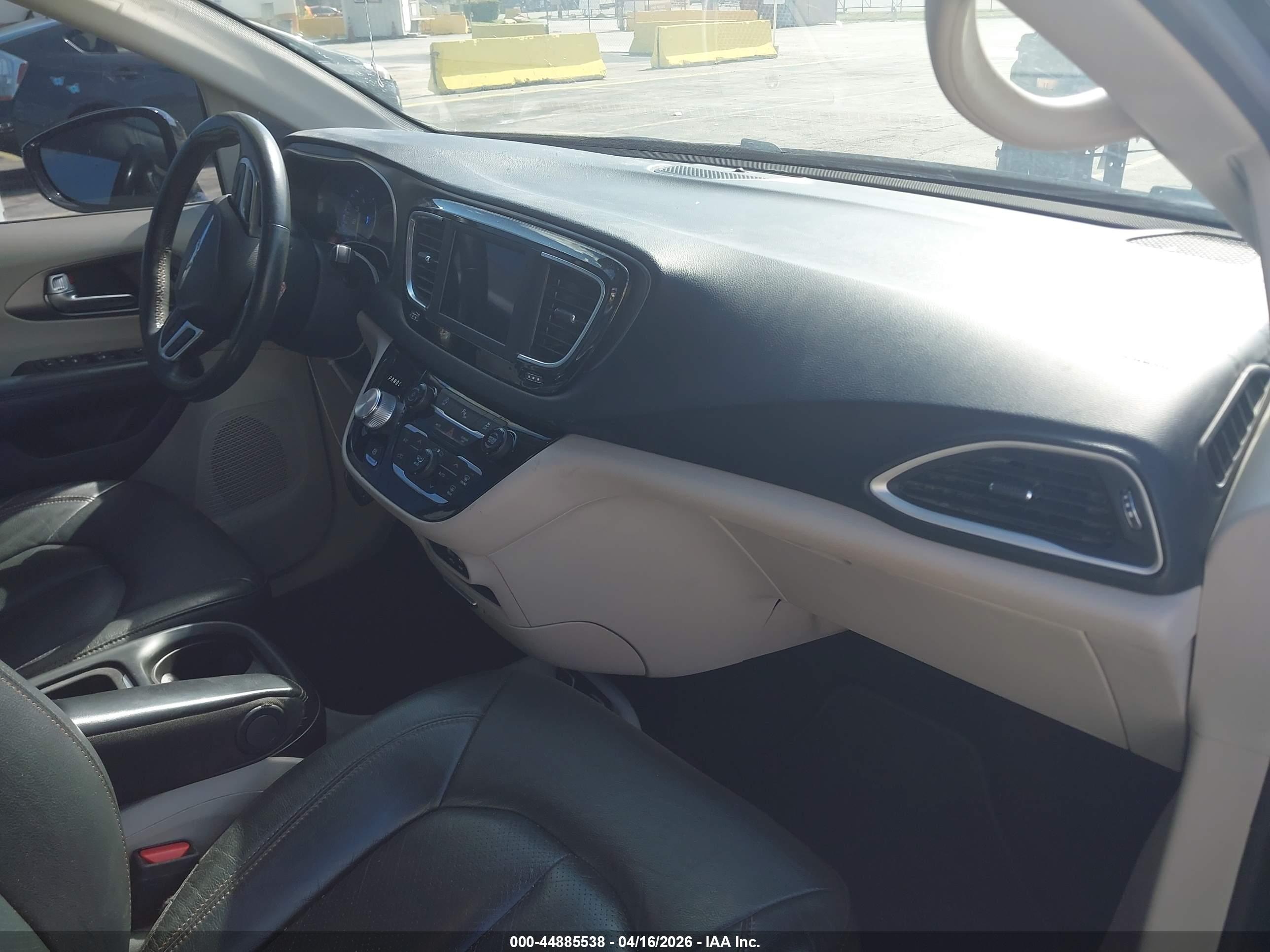CHRYSLER PACIFICA image 5