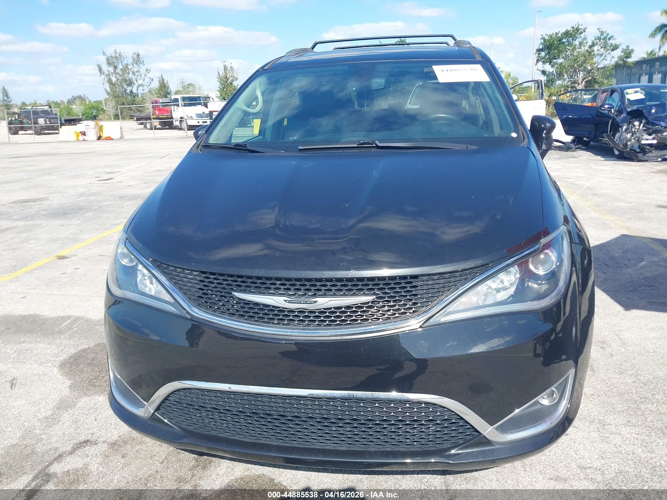 CHRYSLER PACIFICA image 6