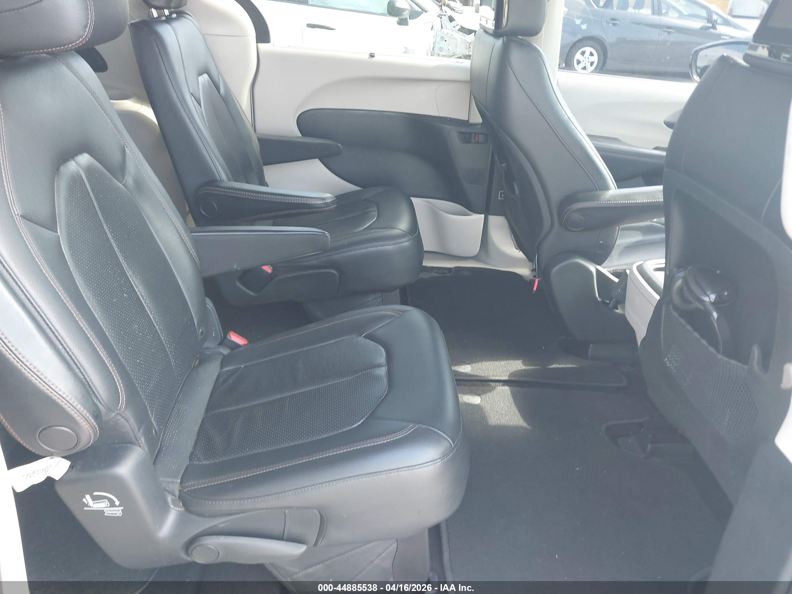 CHRYSLER PACIFICA image 8