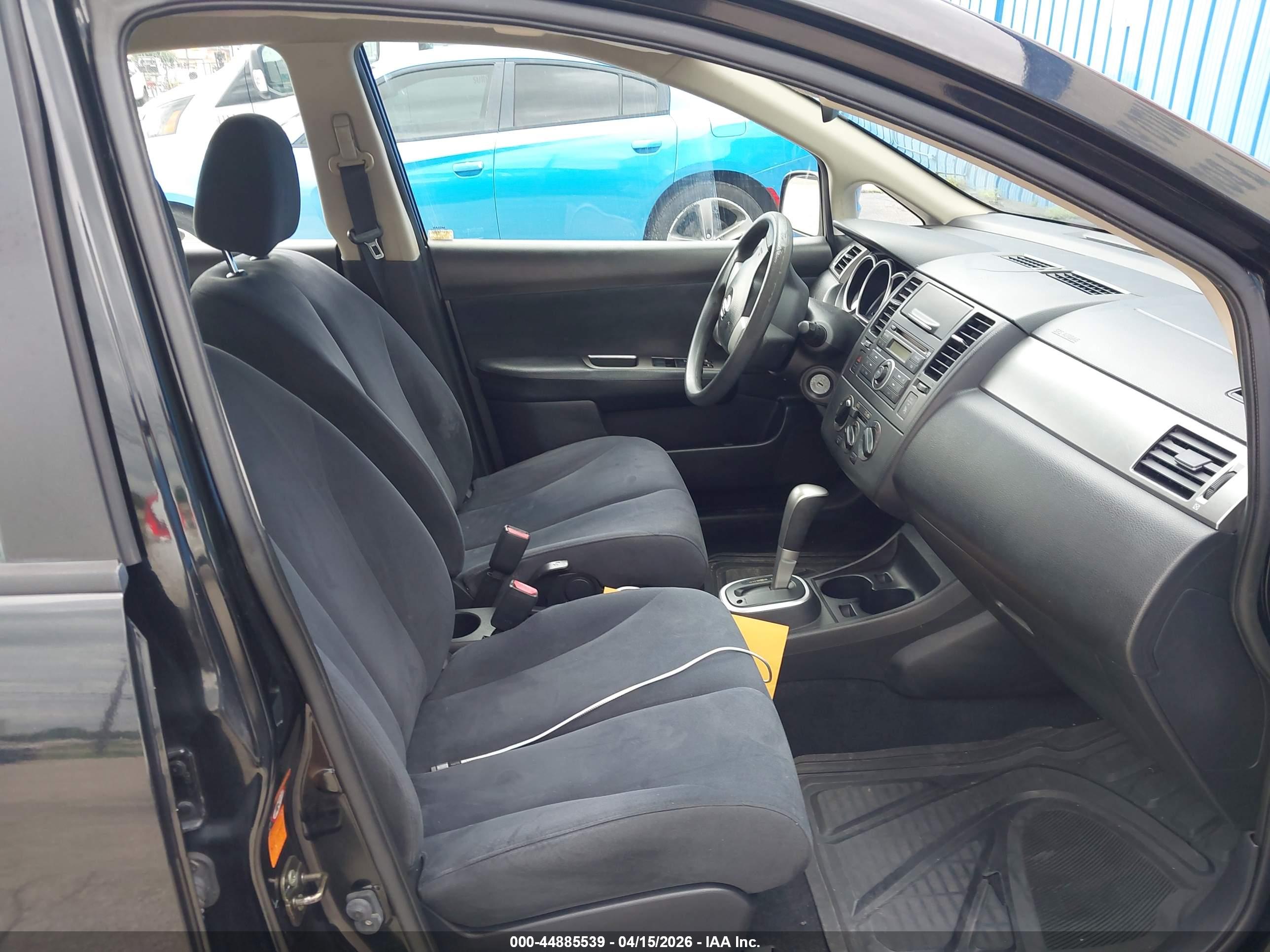 NISSAN VERSA image 5