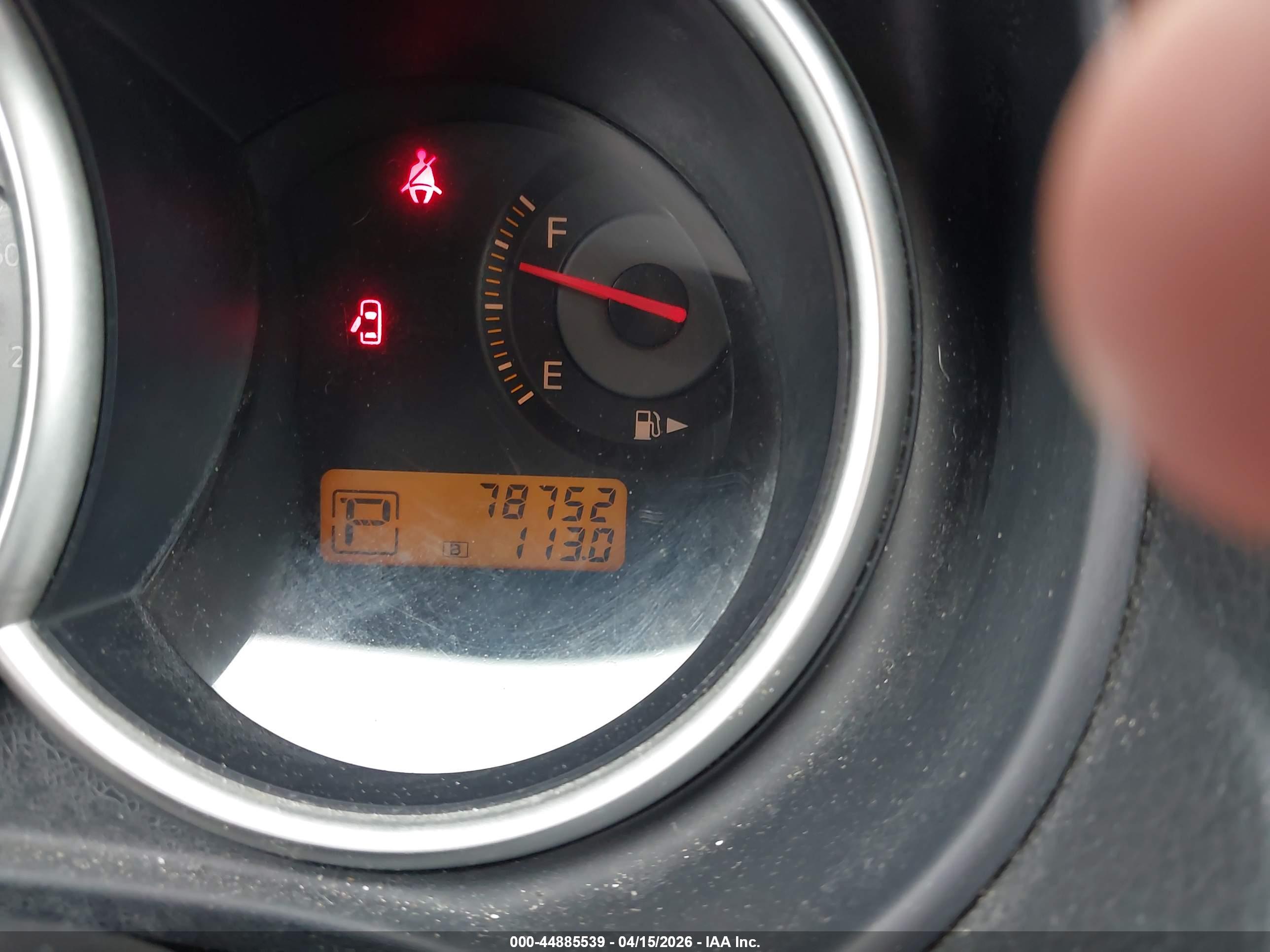 NISSAN VERSA image 7