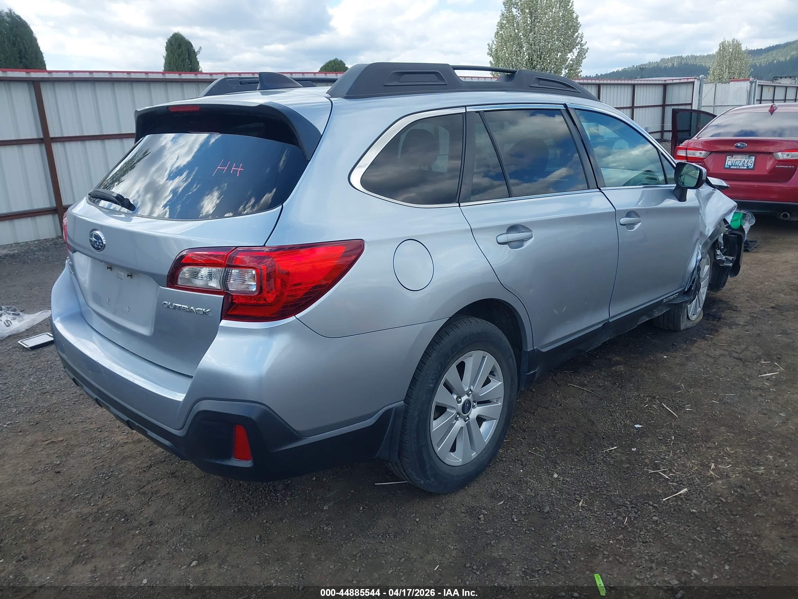 SUBARU OUTBACK image 4