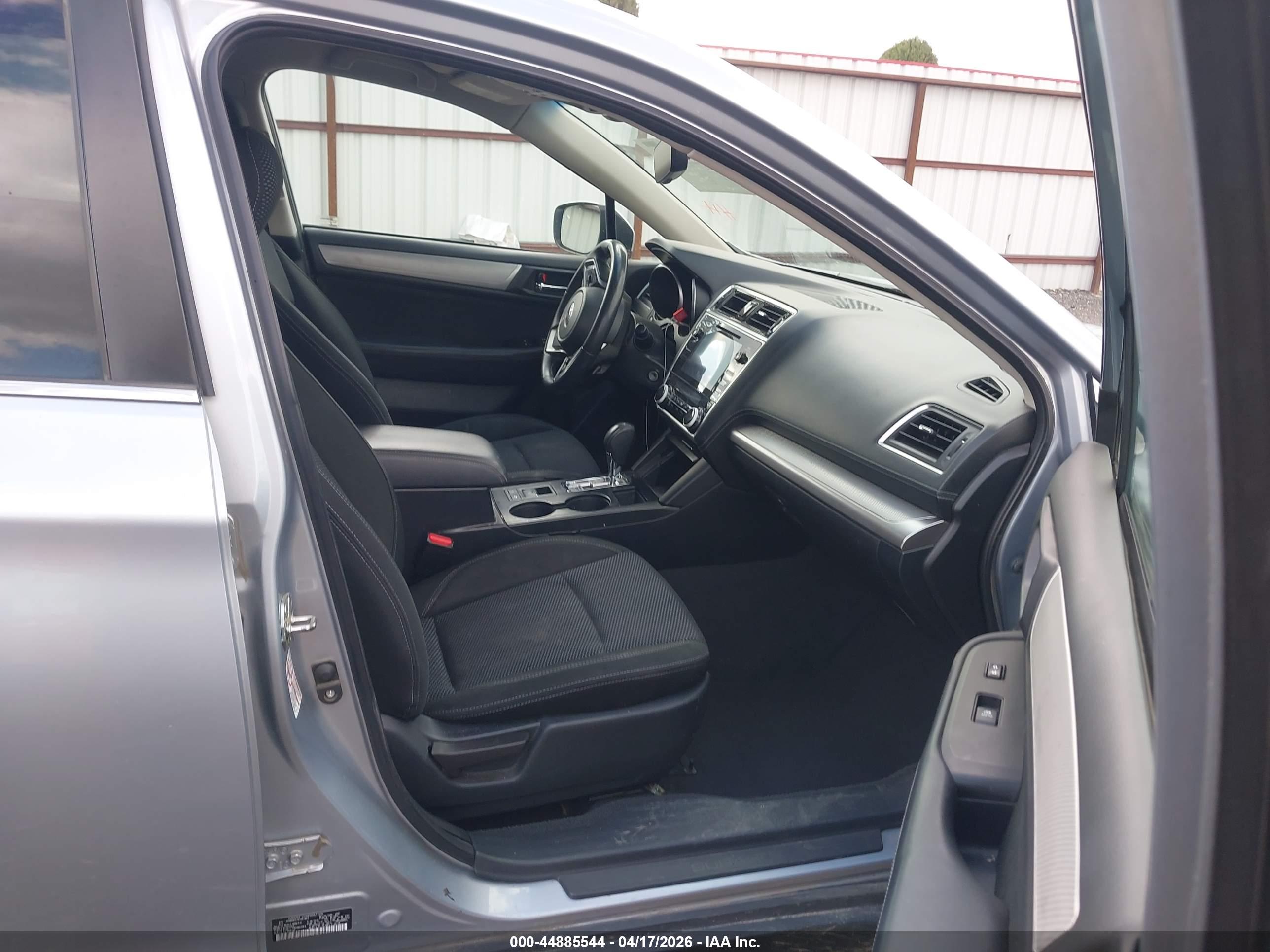SUBARU OUTBACK image 5