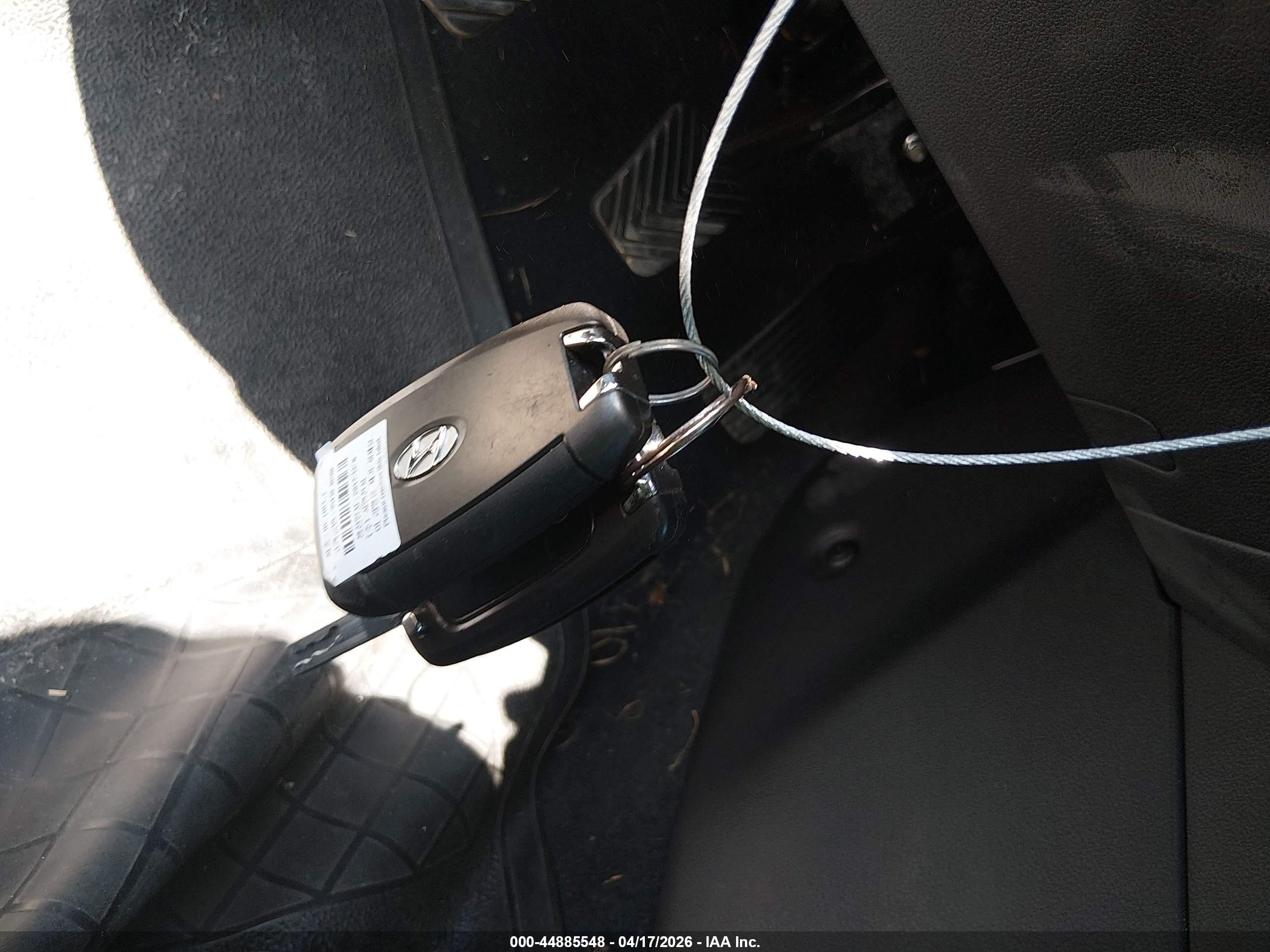 HYUNDAI ACCENT image 11