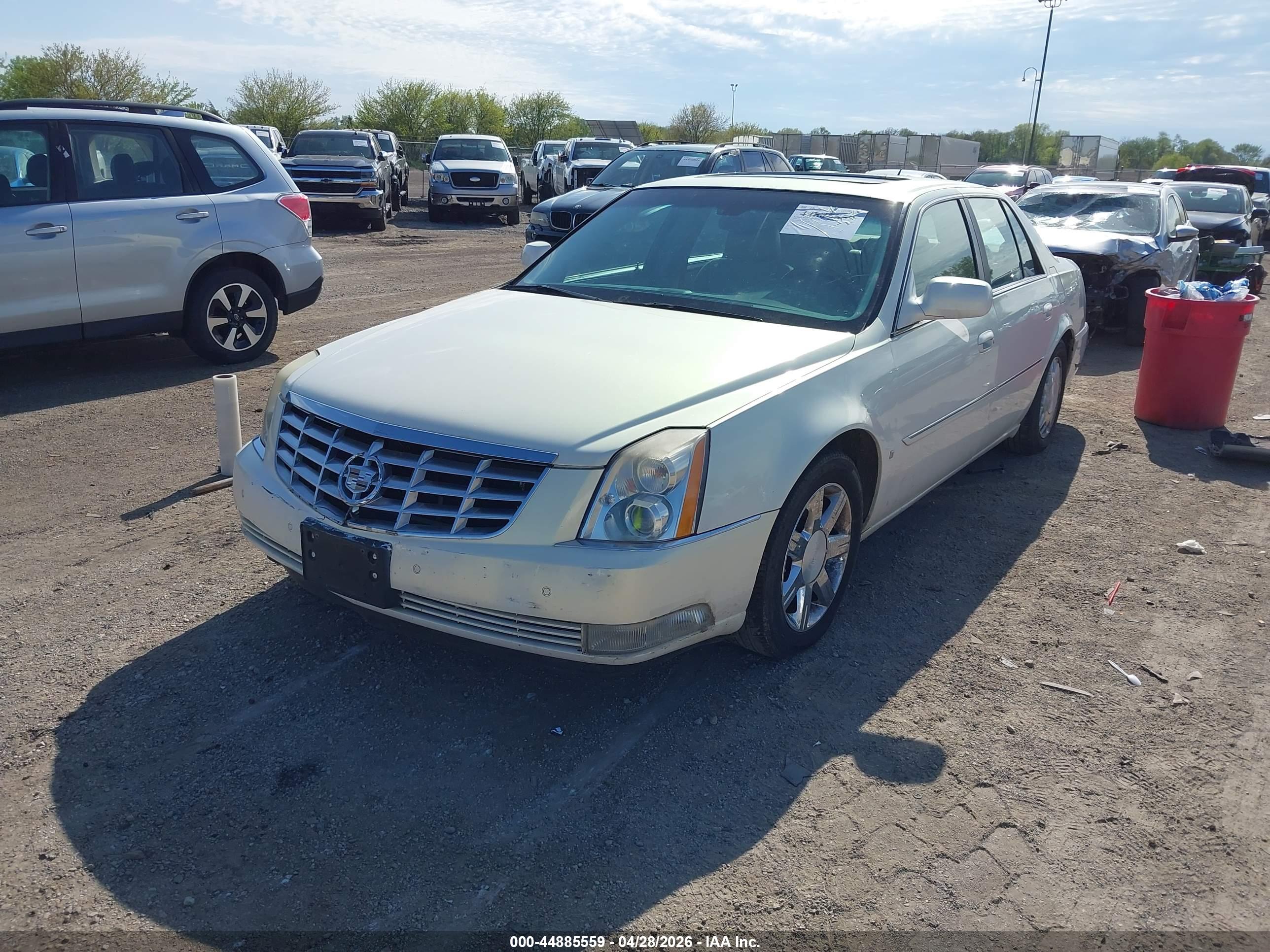 CADILLAC DTS image 2