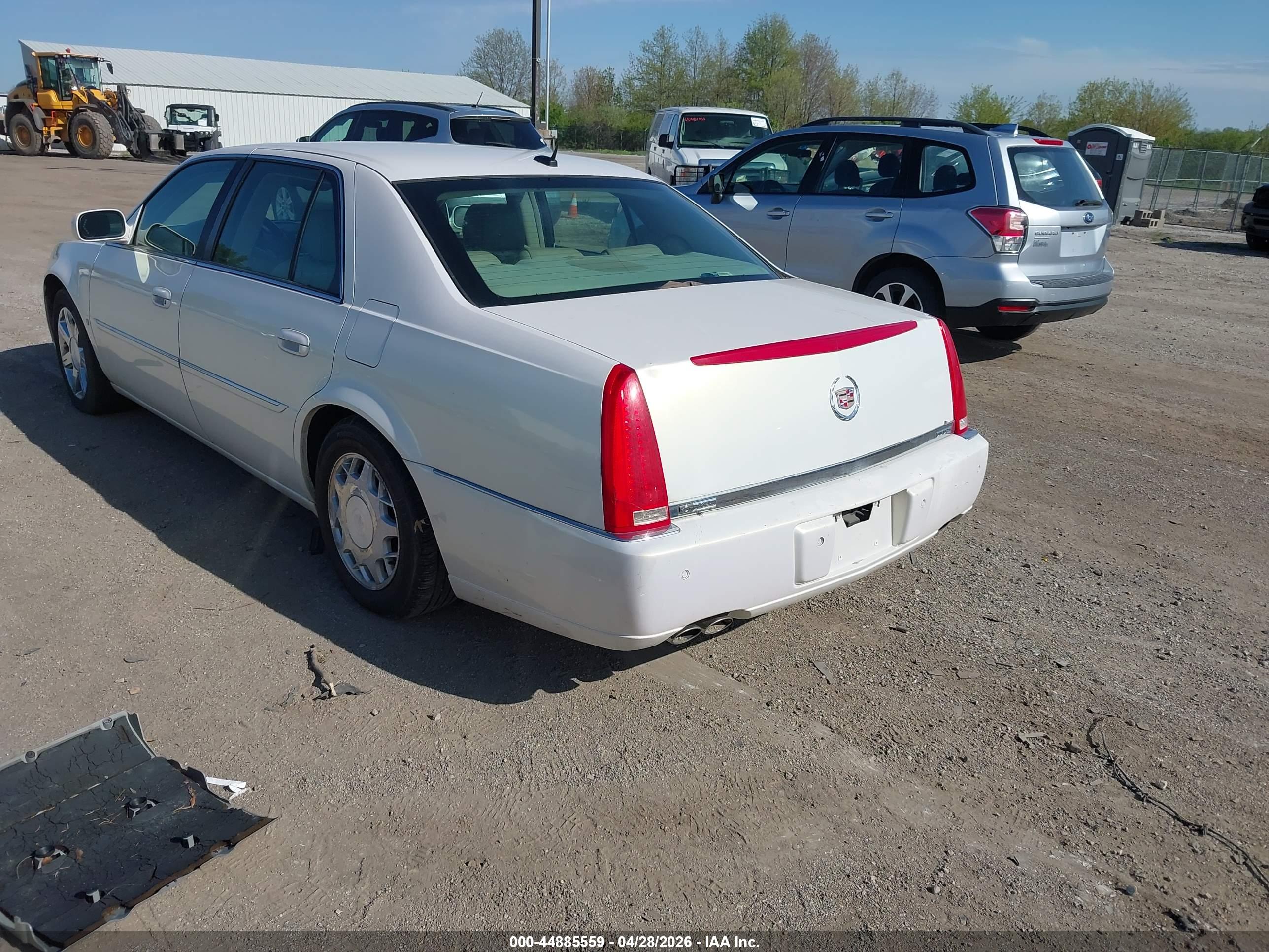 CADILLAC DTS image 3