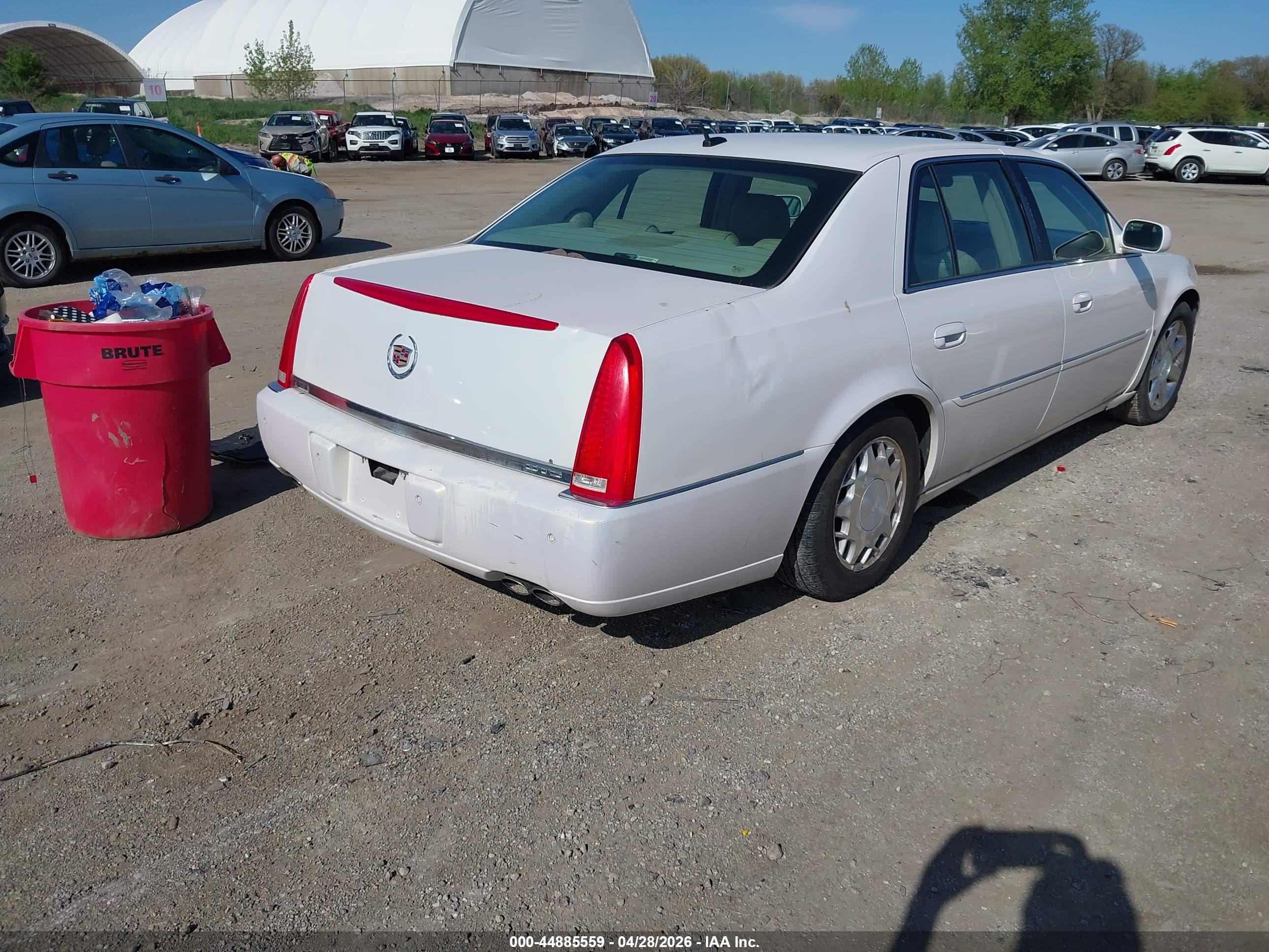 CADILLAC DTS image 4