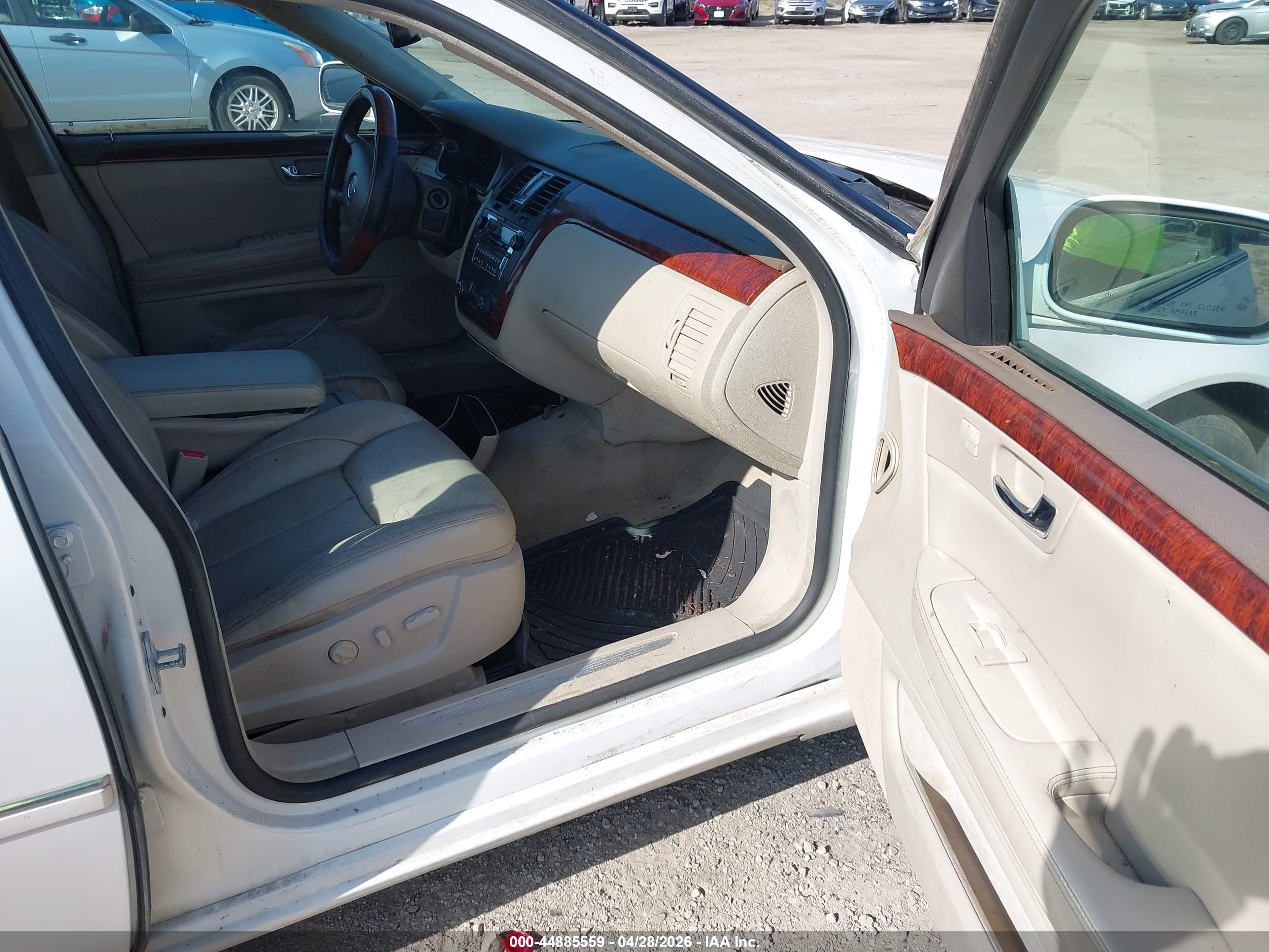 CADILLAC DTS image 5