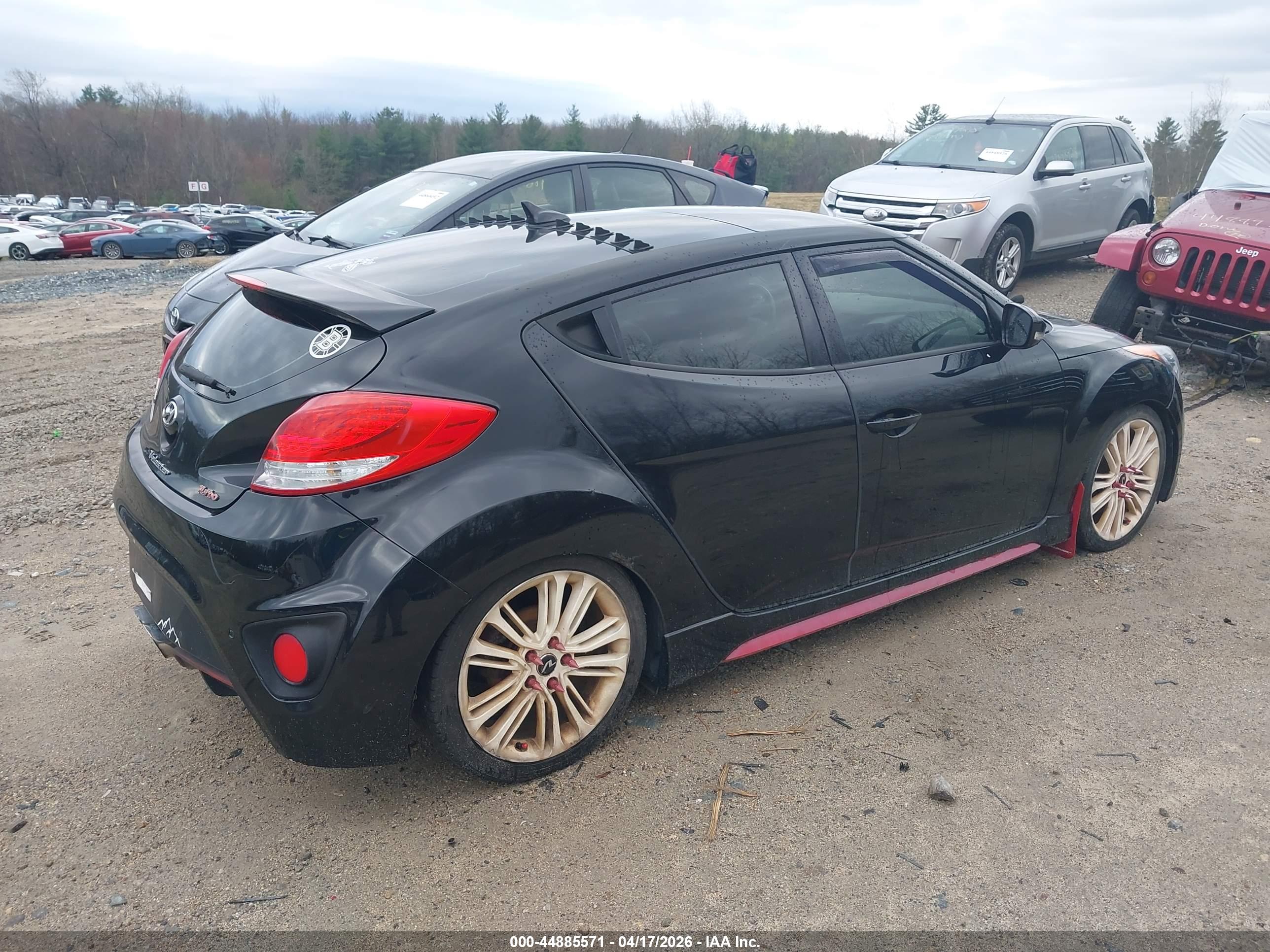 HYUNDAI VELOSTER image 4