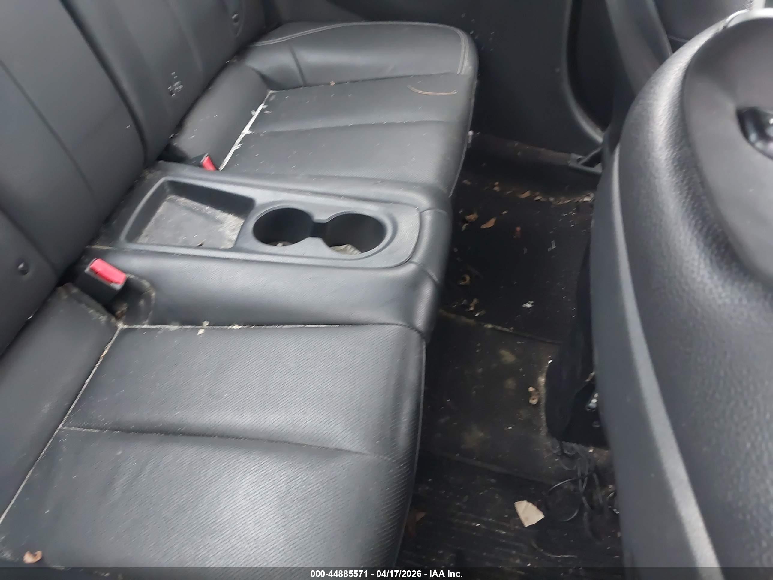 HYUNDAI VELOSTER image 8