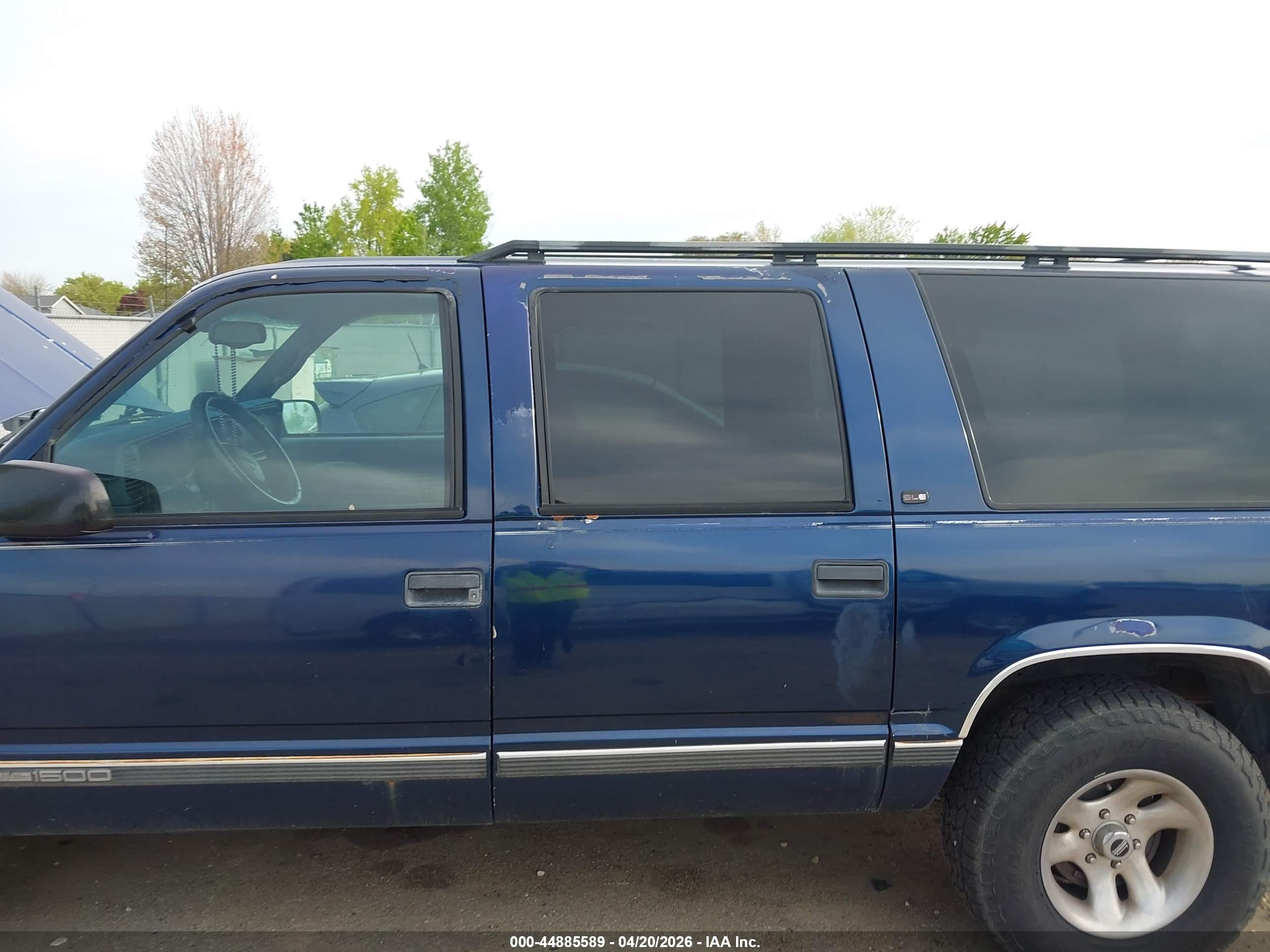 GMC SUBURBAN image 6