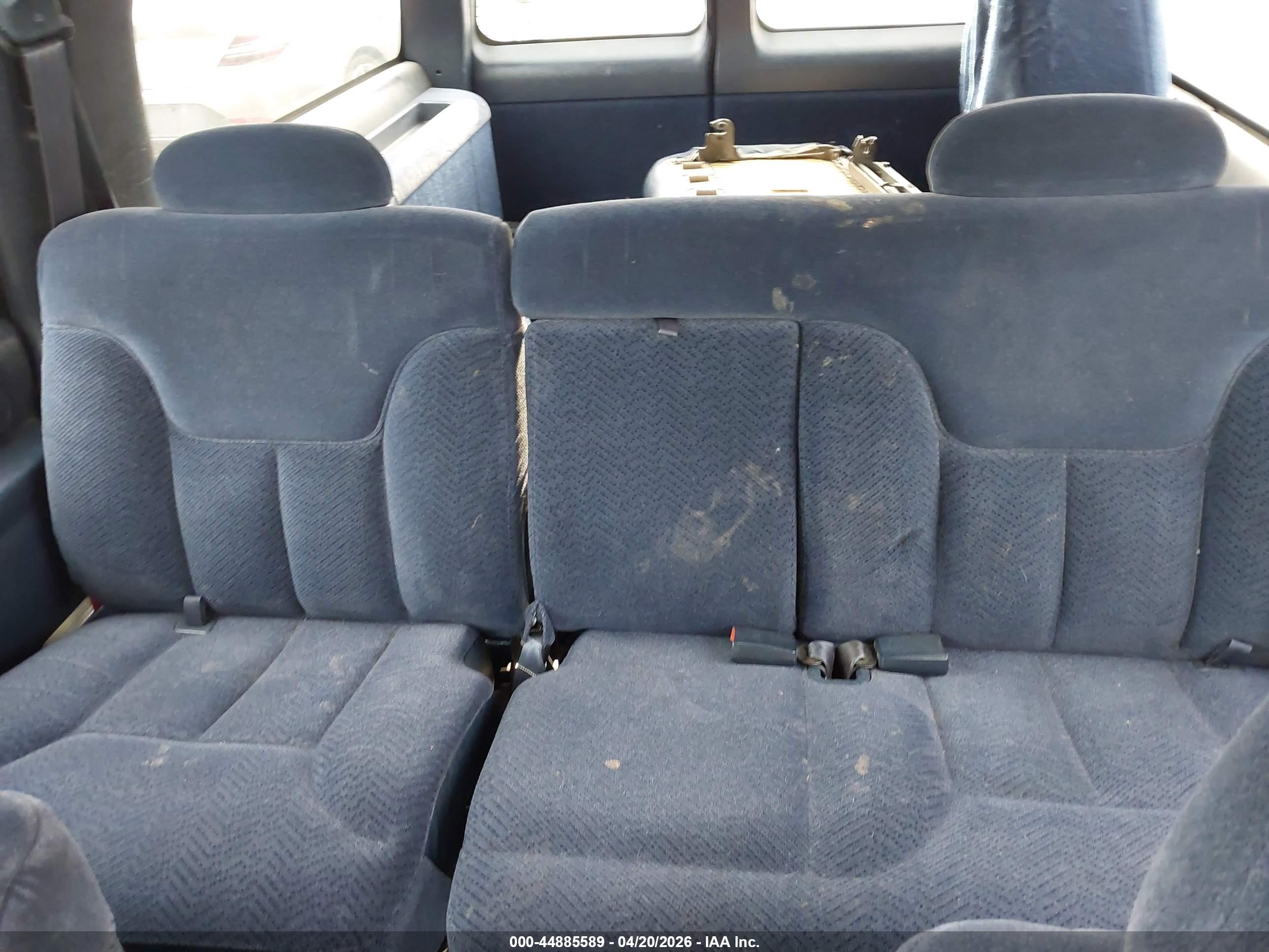 GMC SUBURBAN image 8