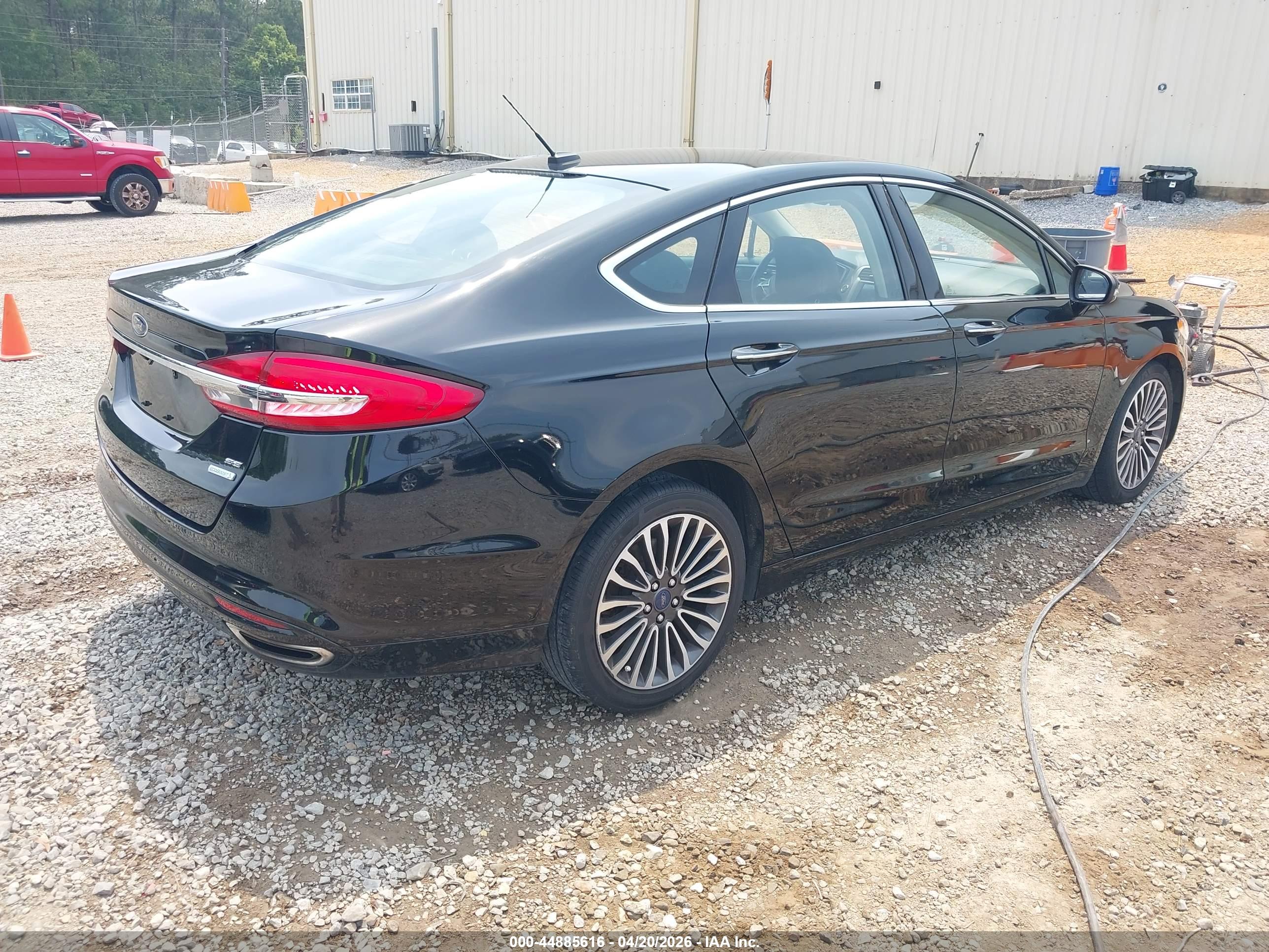 FORD FUSION image 4