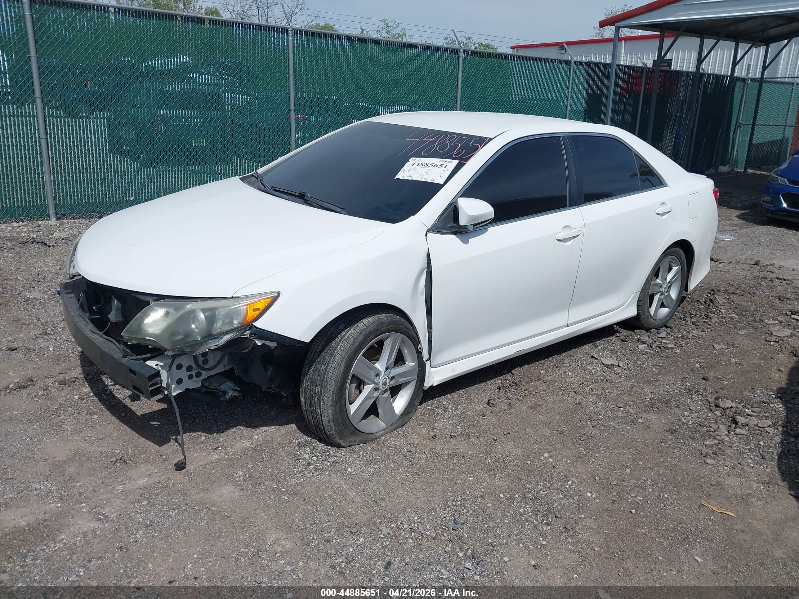 TOYOTA CAMRY image 2
