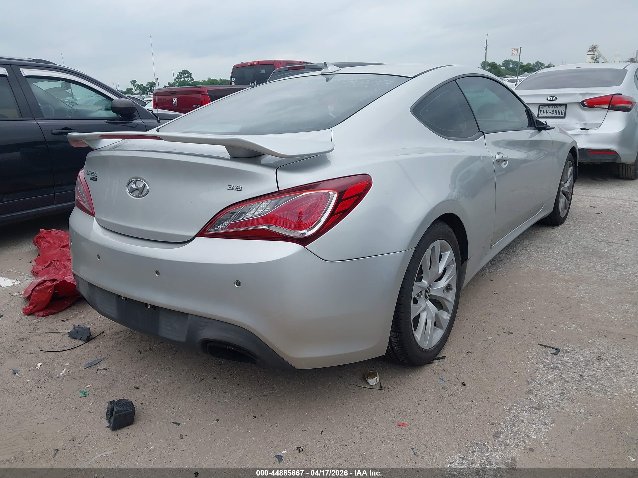 HYUNDAI GENESIS image 4
